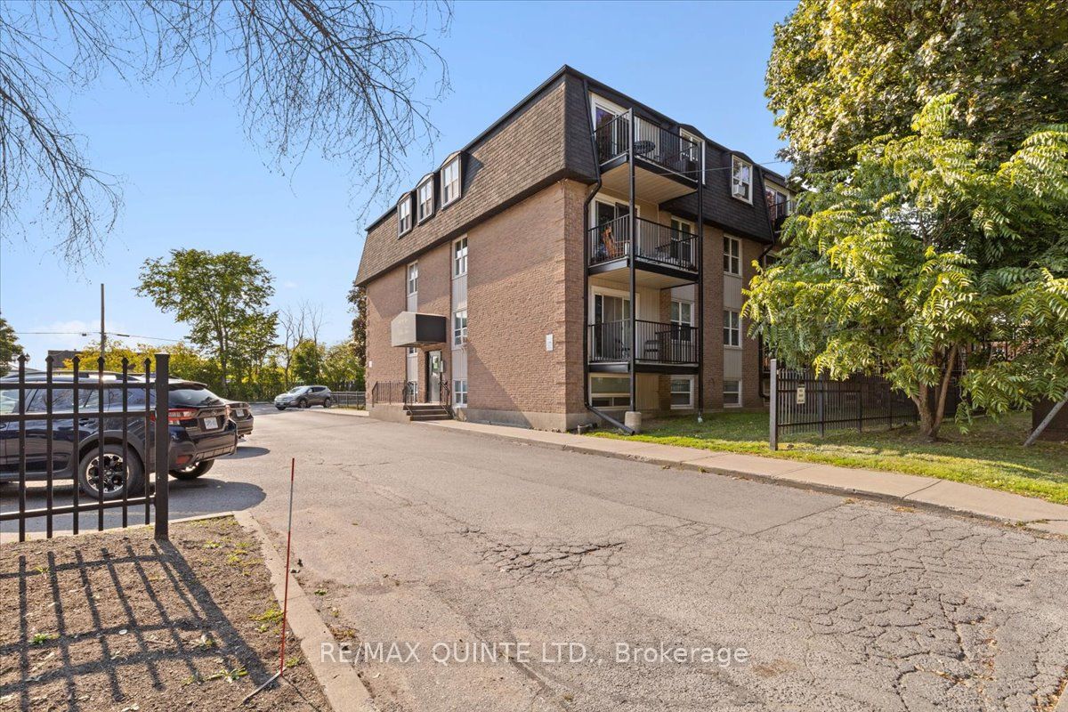 25 College St 404 Property Photo 19