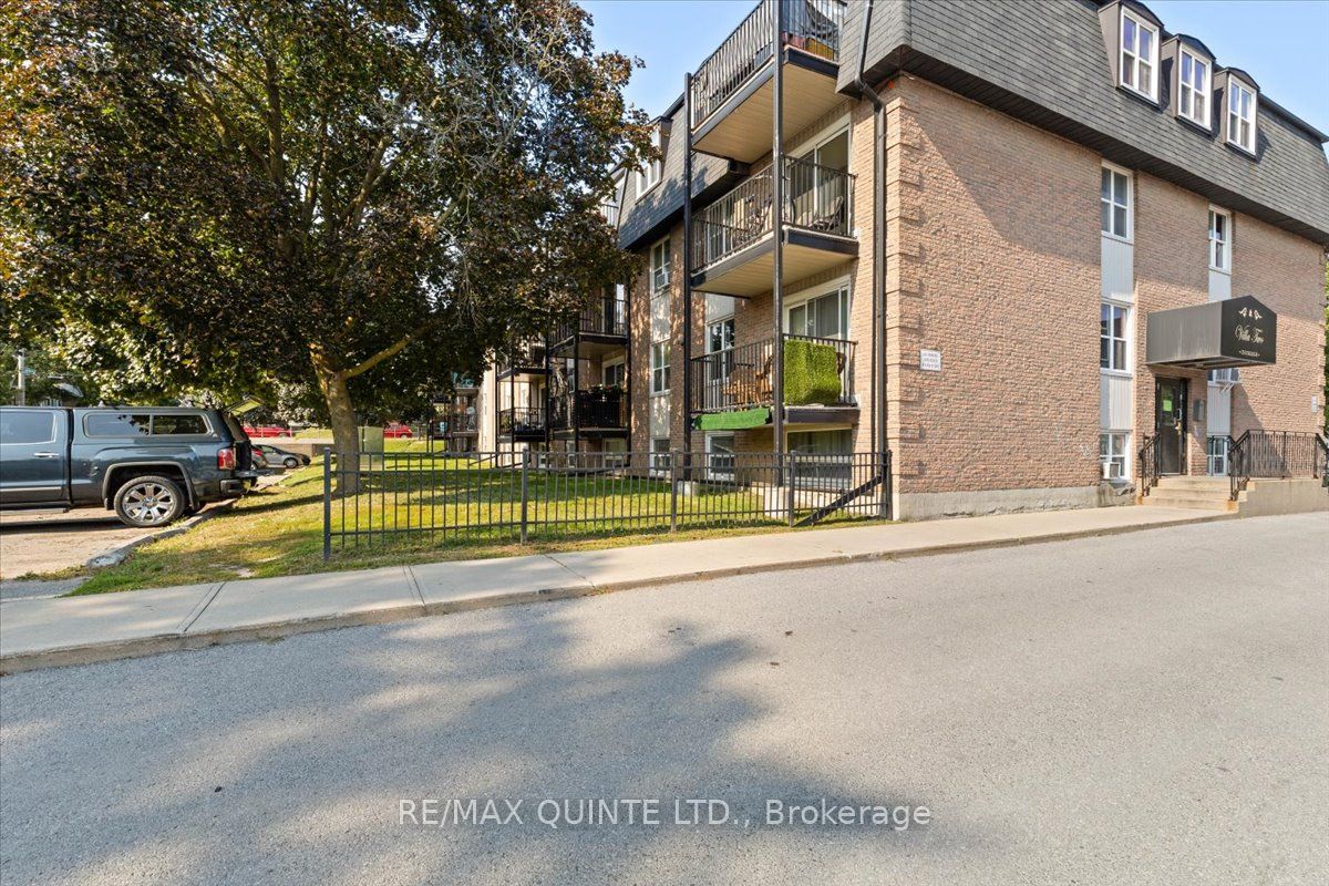 25 College St 404 Property Photo 20