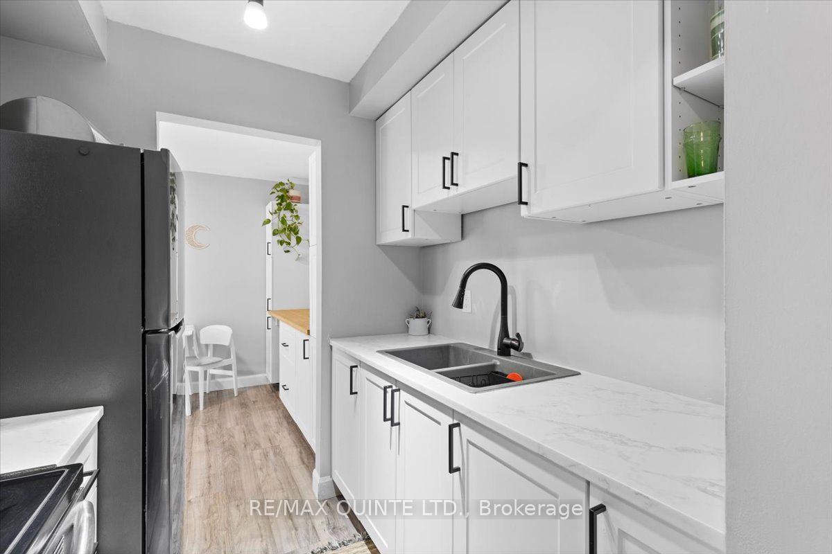 25 College St 404 Property Photo 24