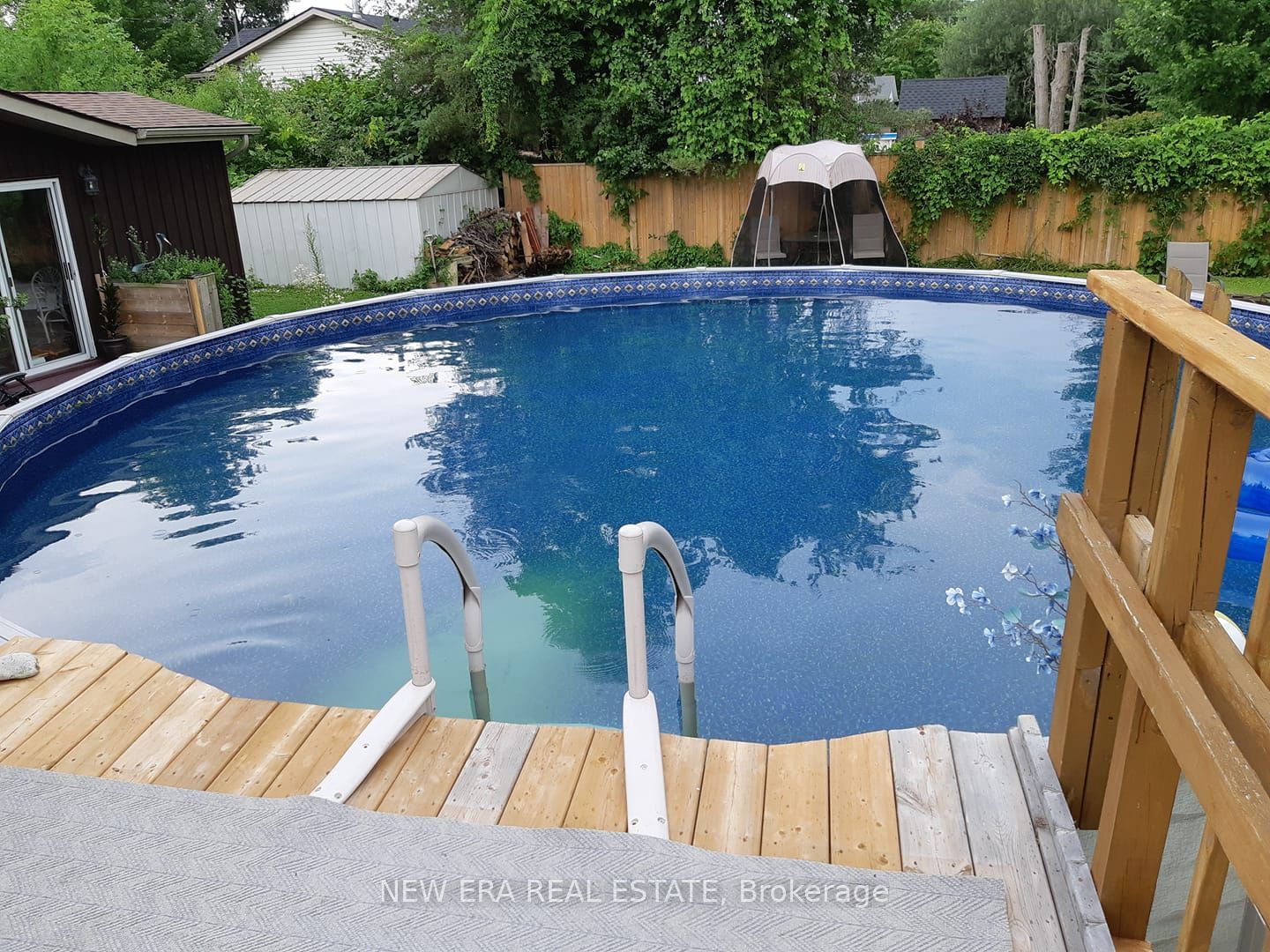 2990 Poplar Ave Property Photo 4