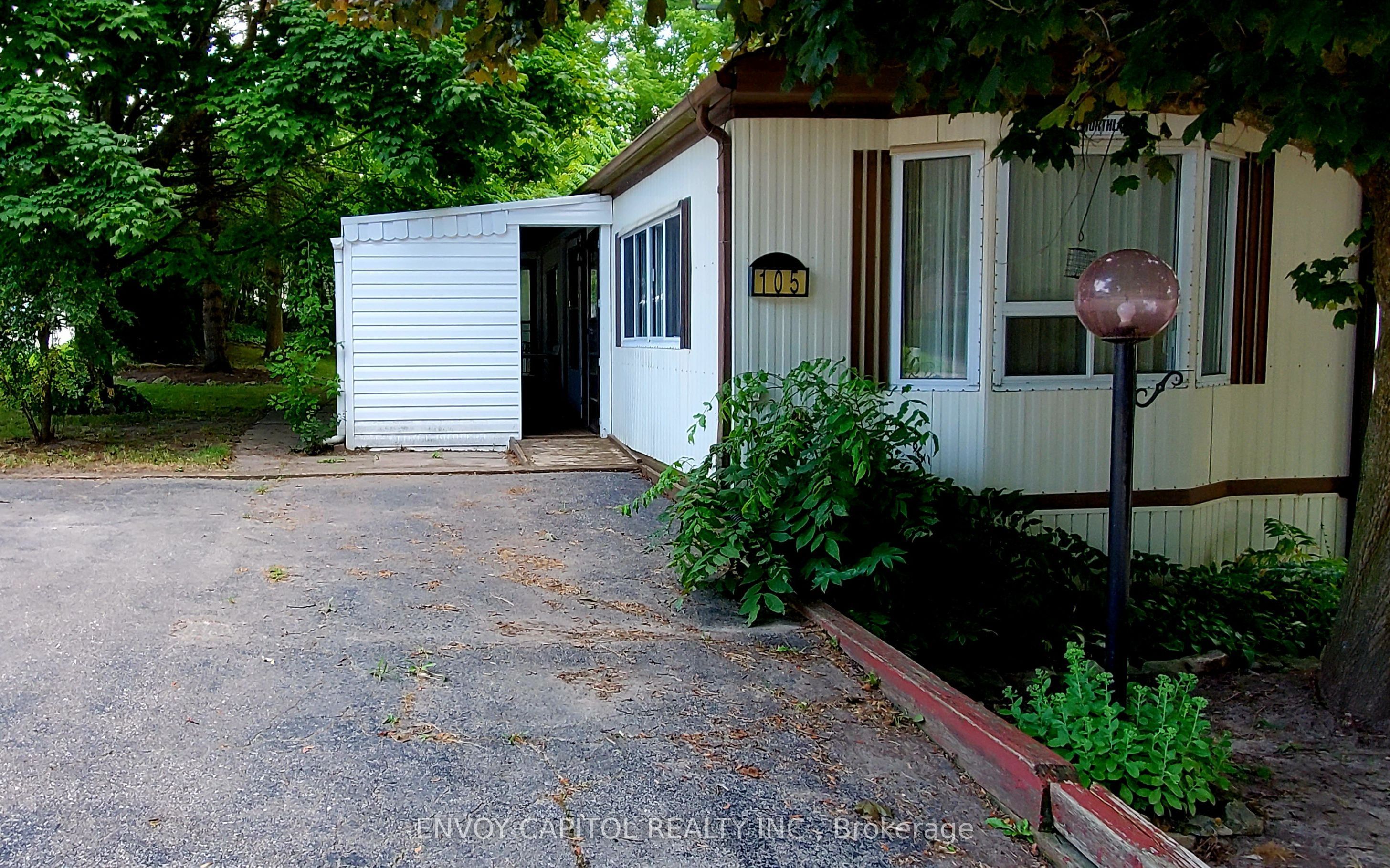 105 Maple Crescent Property Photo 3