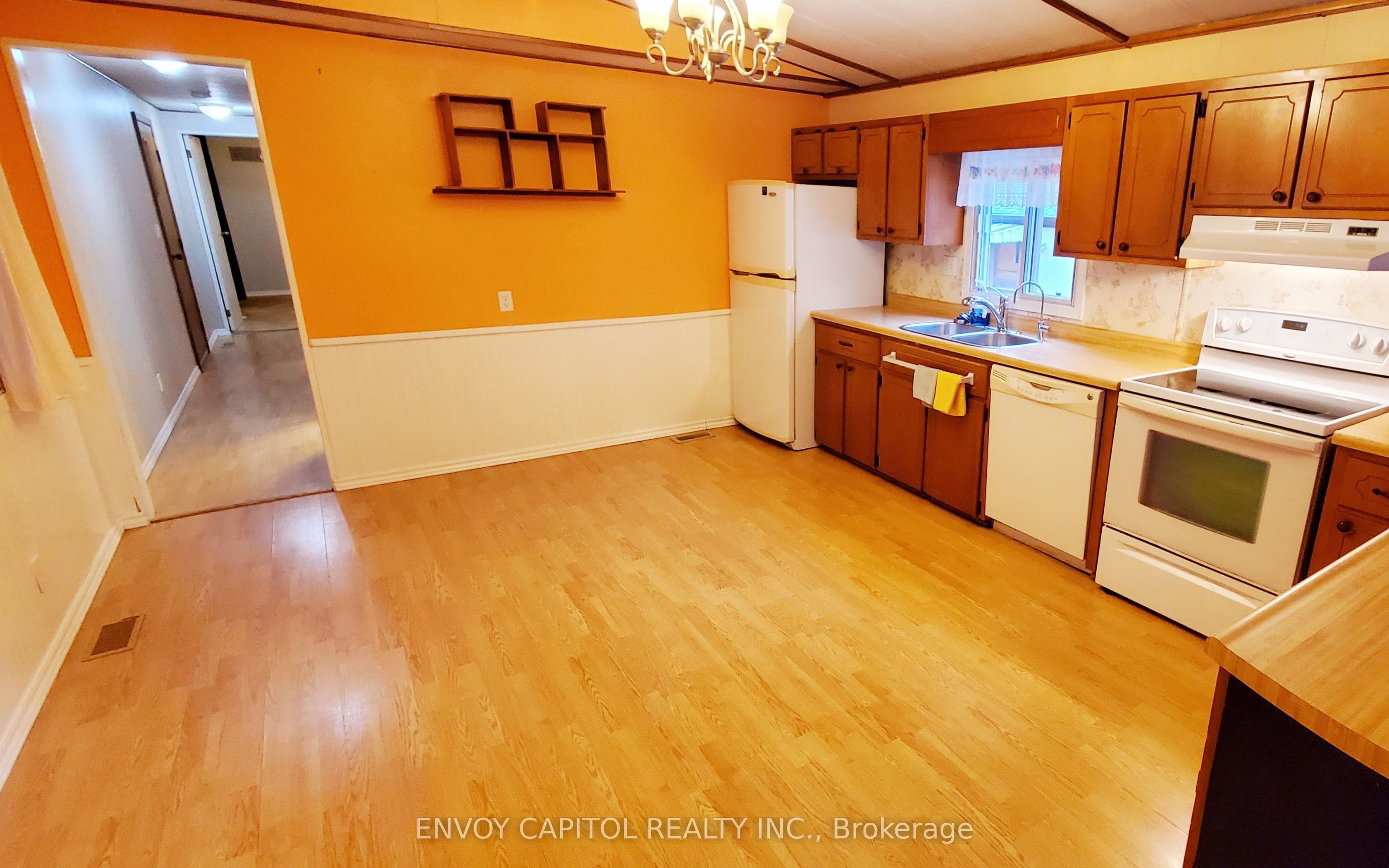 105 Maple Crescent Property Photo 7
