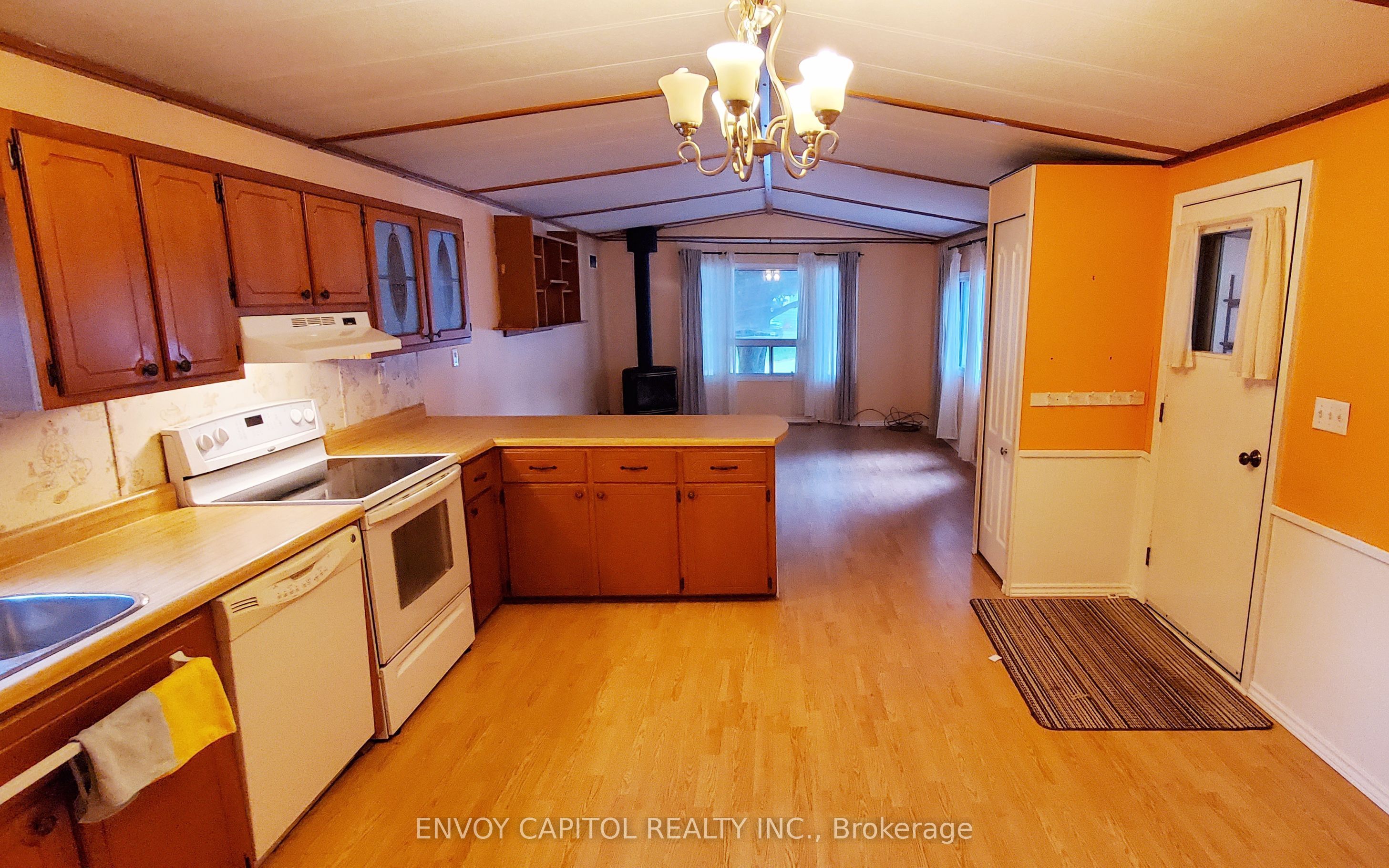 105 Maple Crescent Property Photo 8