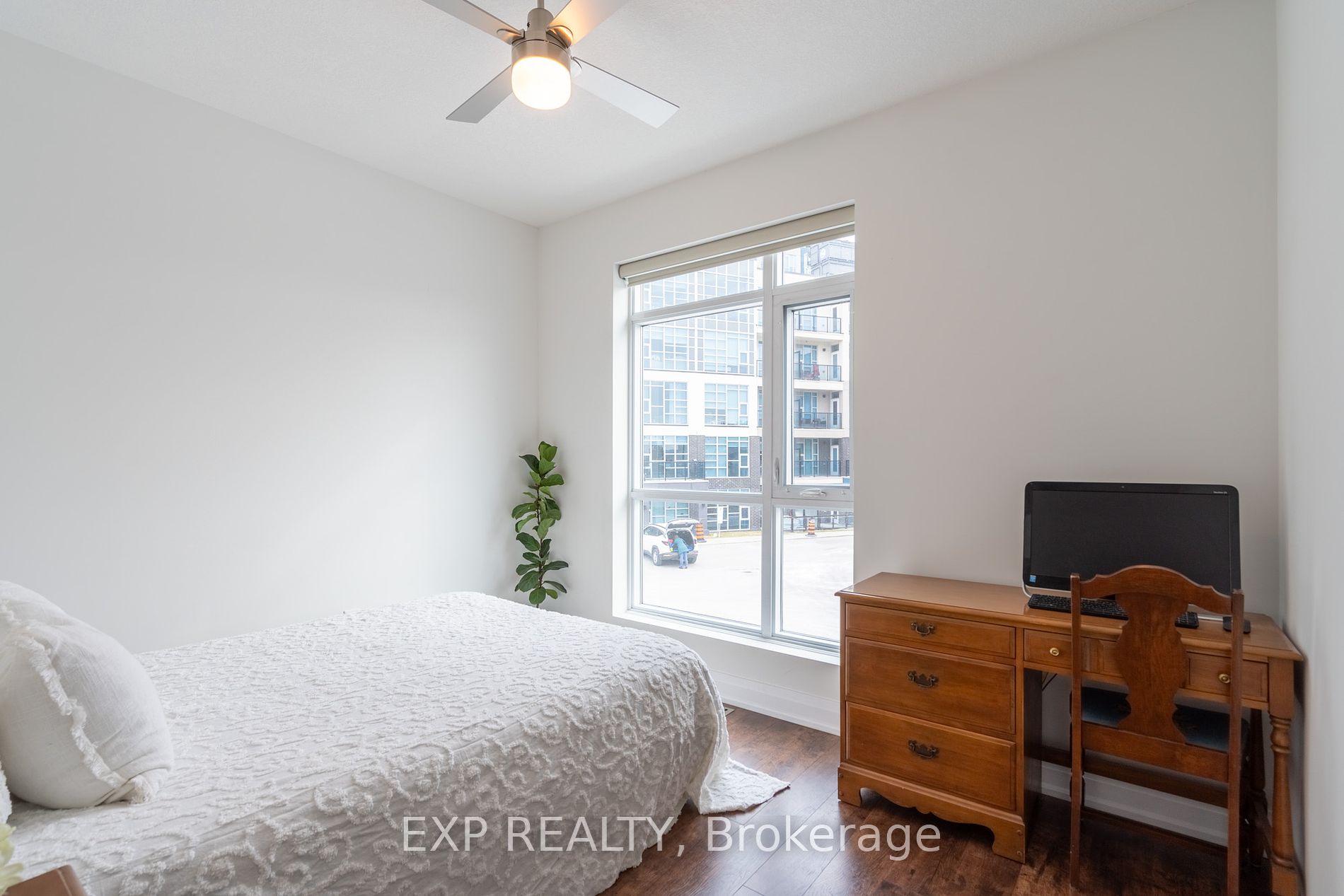 4 Concord Pl 4 Property Photo 19