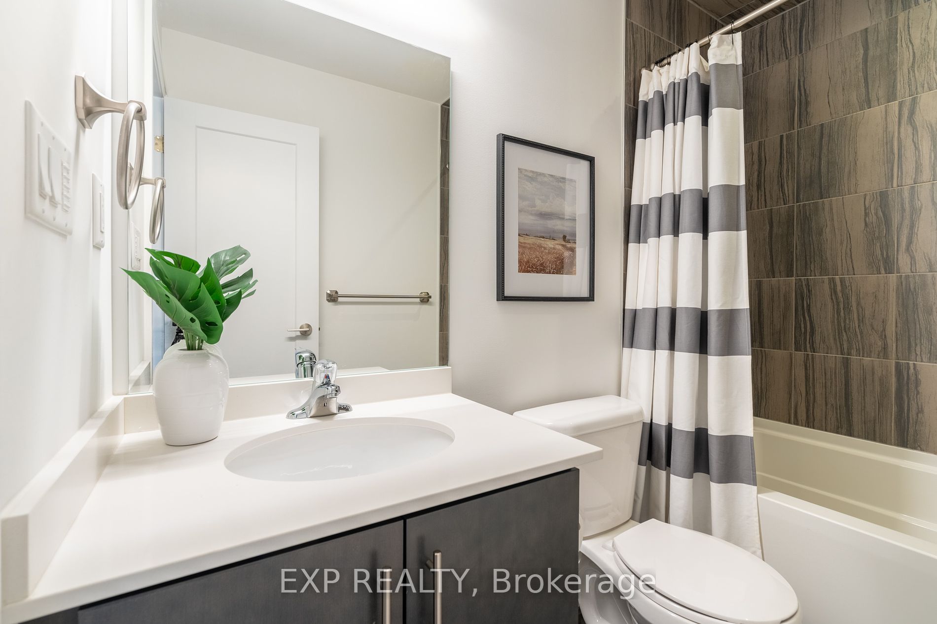 4 Concord Pl 4 Property Photo 21