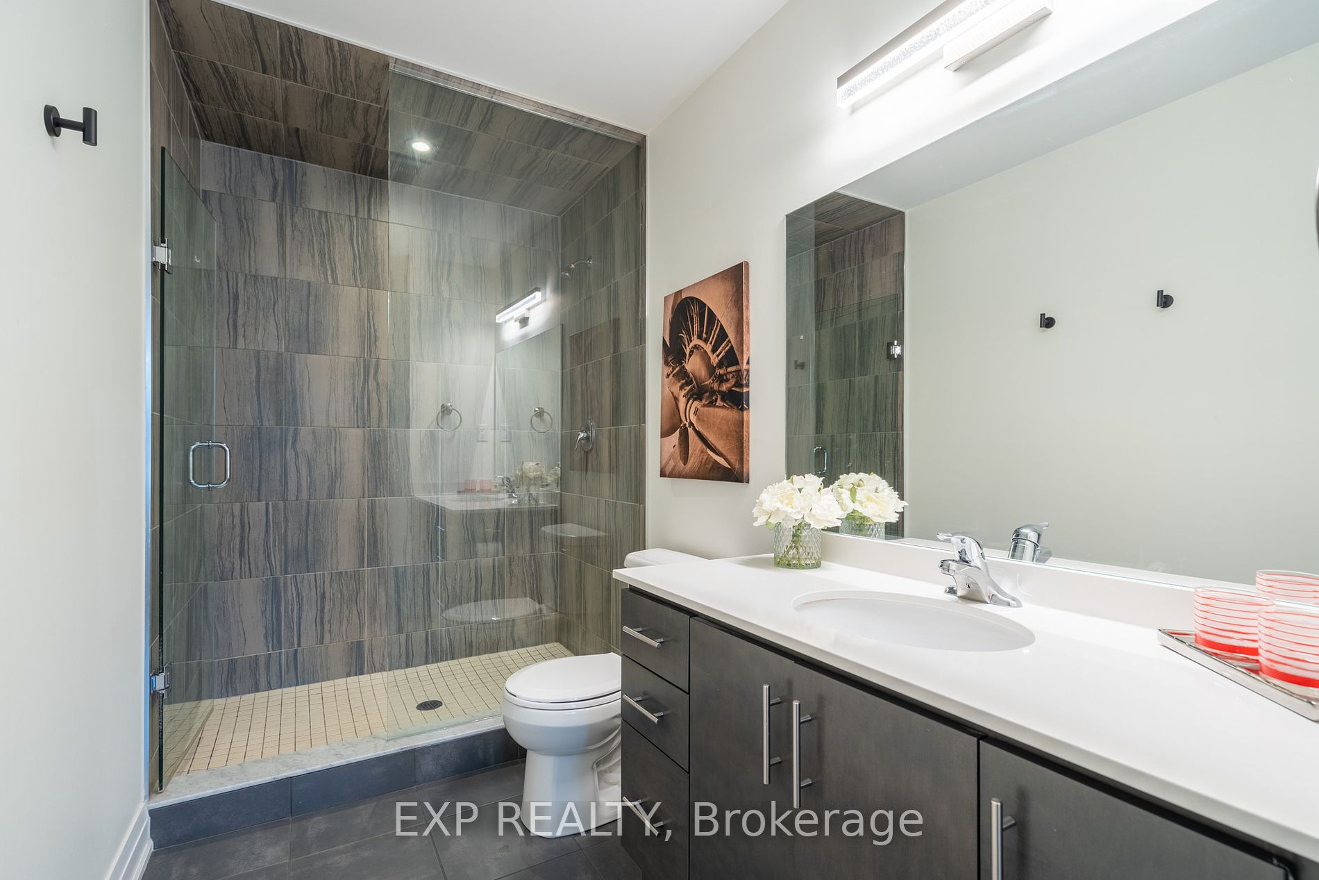 4 Concord Pl 4 Property Photo 28