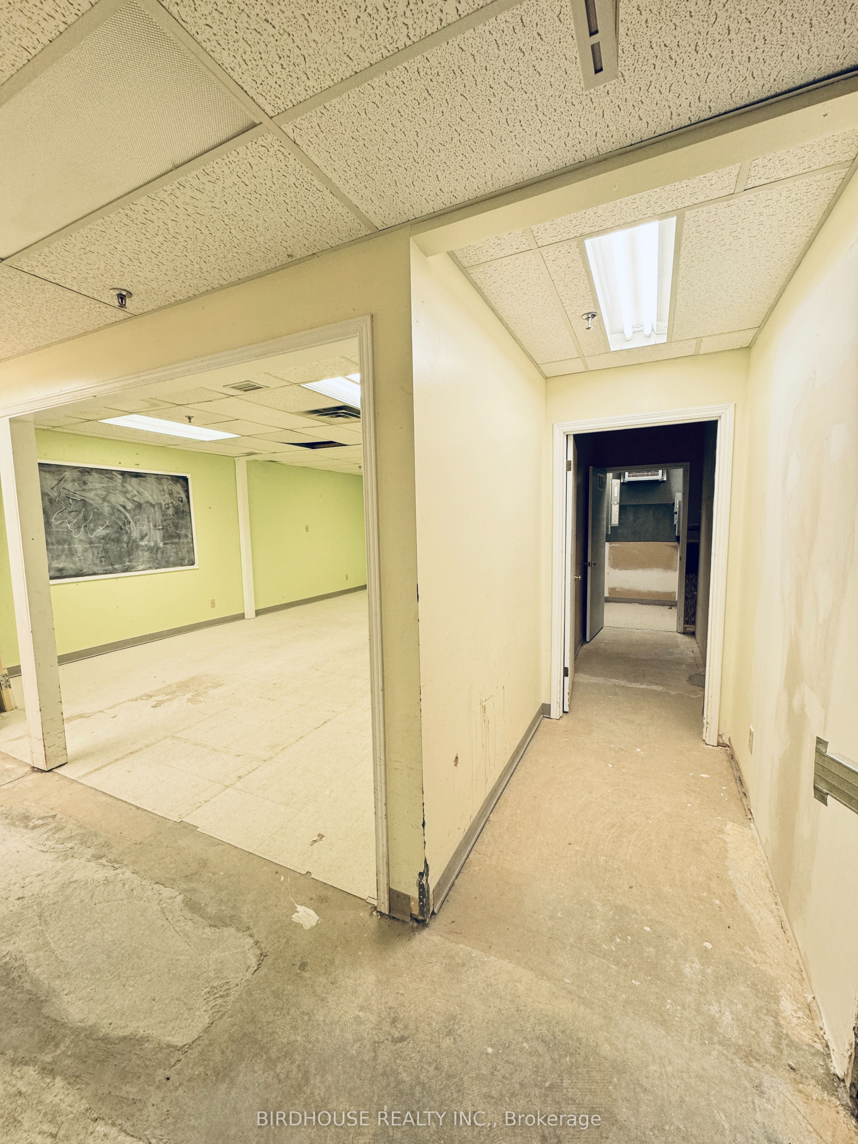 55 Mary St W Property Photo 3