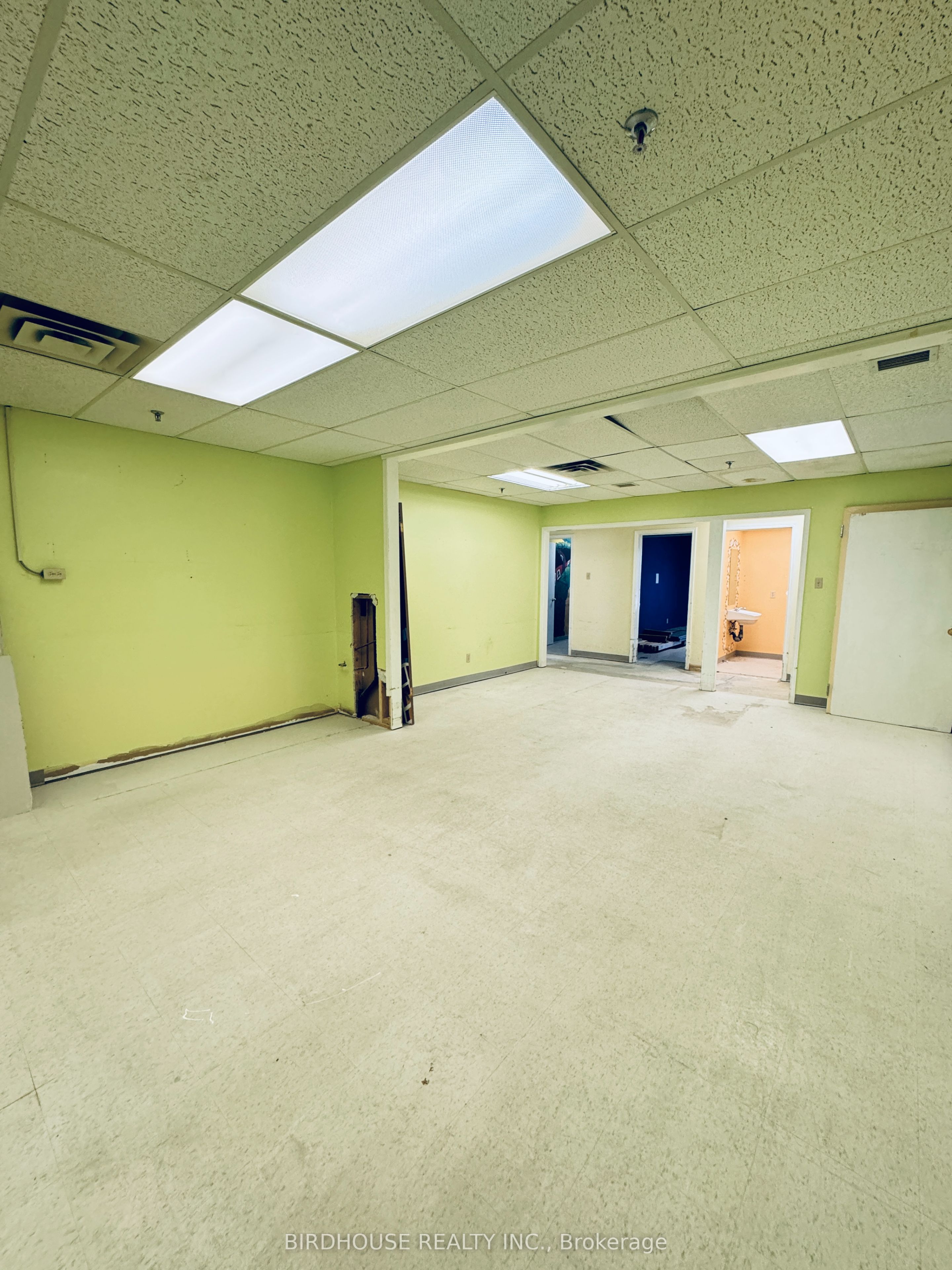 55 Mary St W Property Photo 4