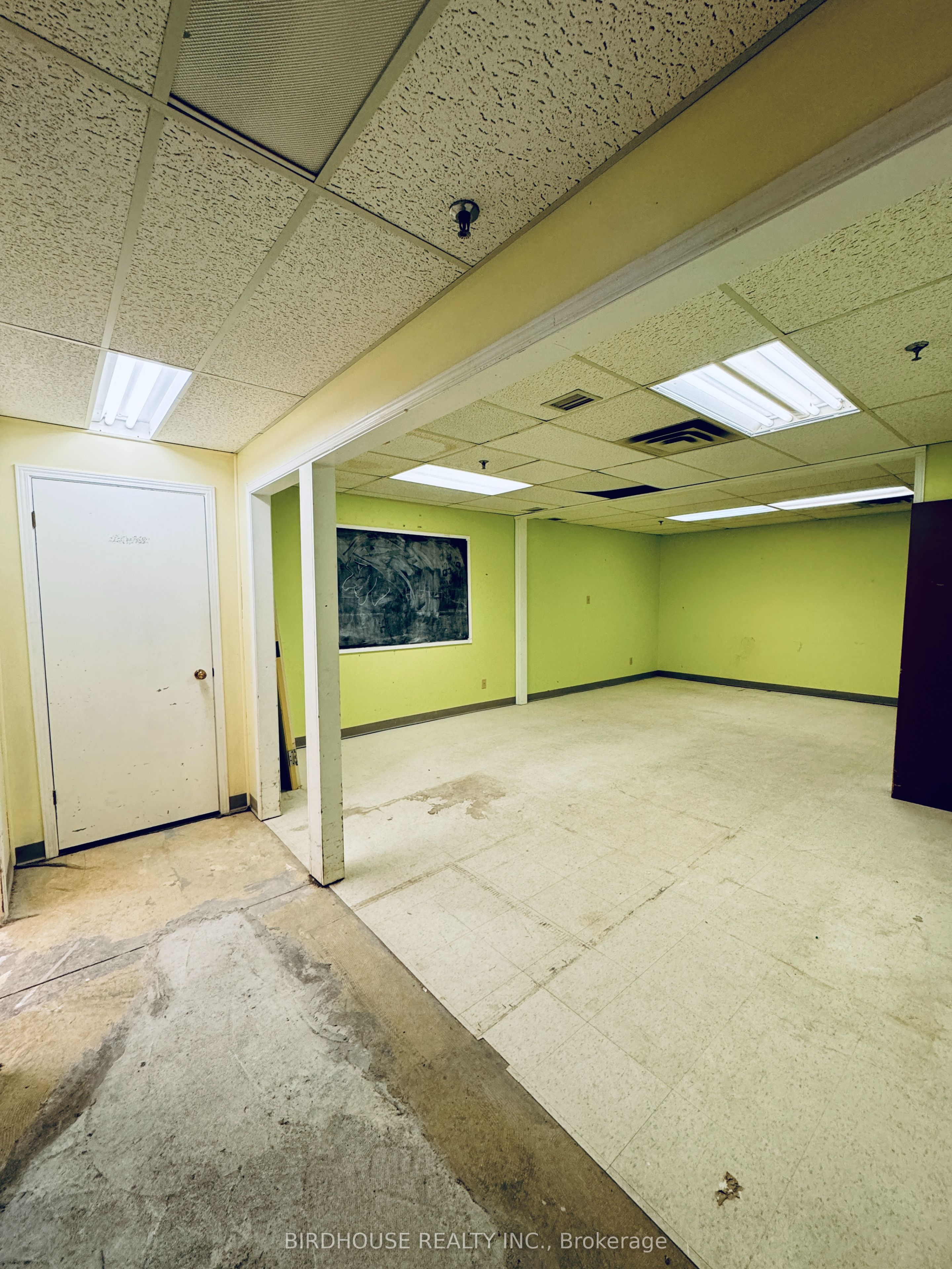 55 Mary St W Property Photo 5