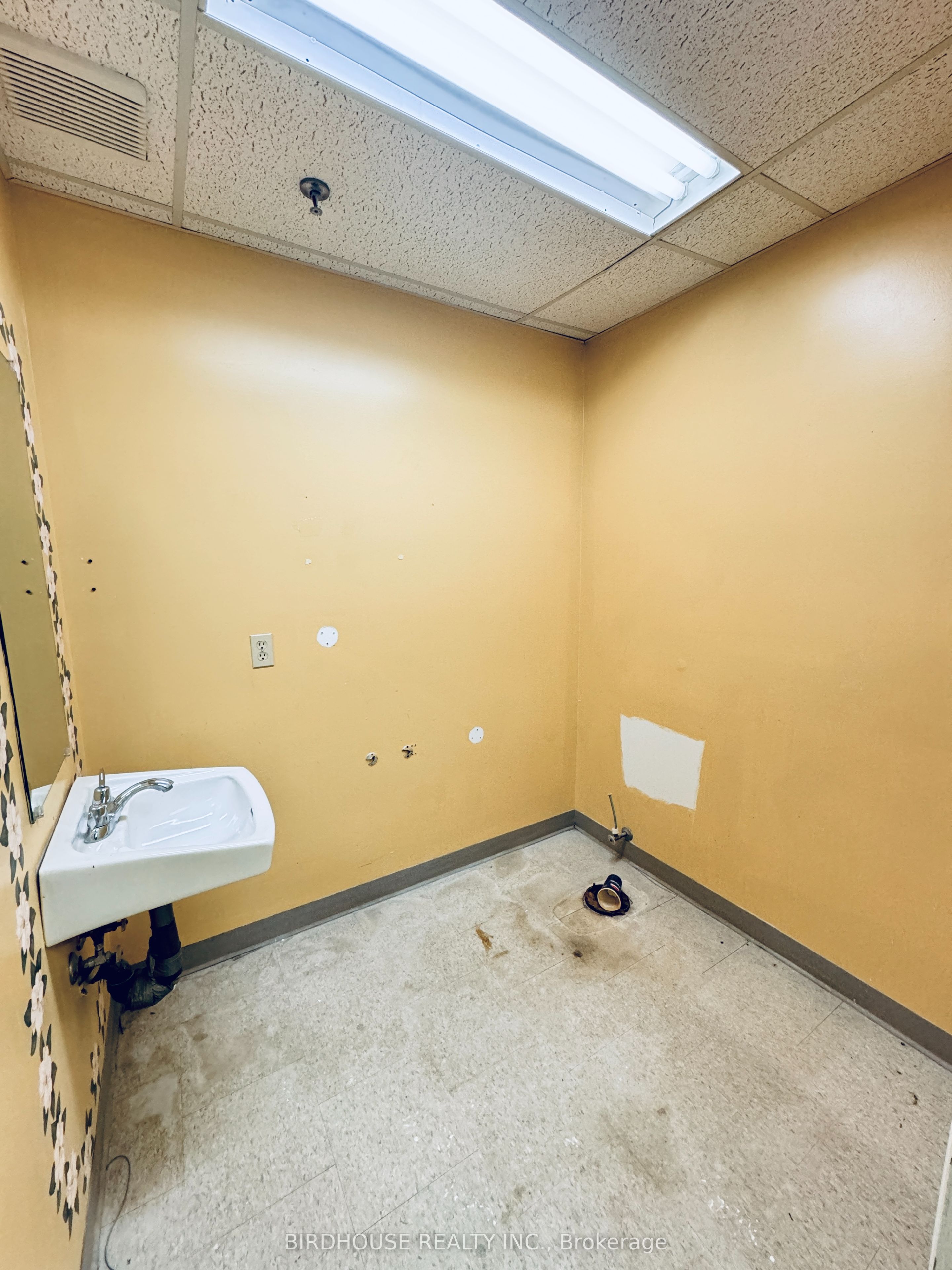 55 Mary St W Property Photo 6