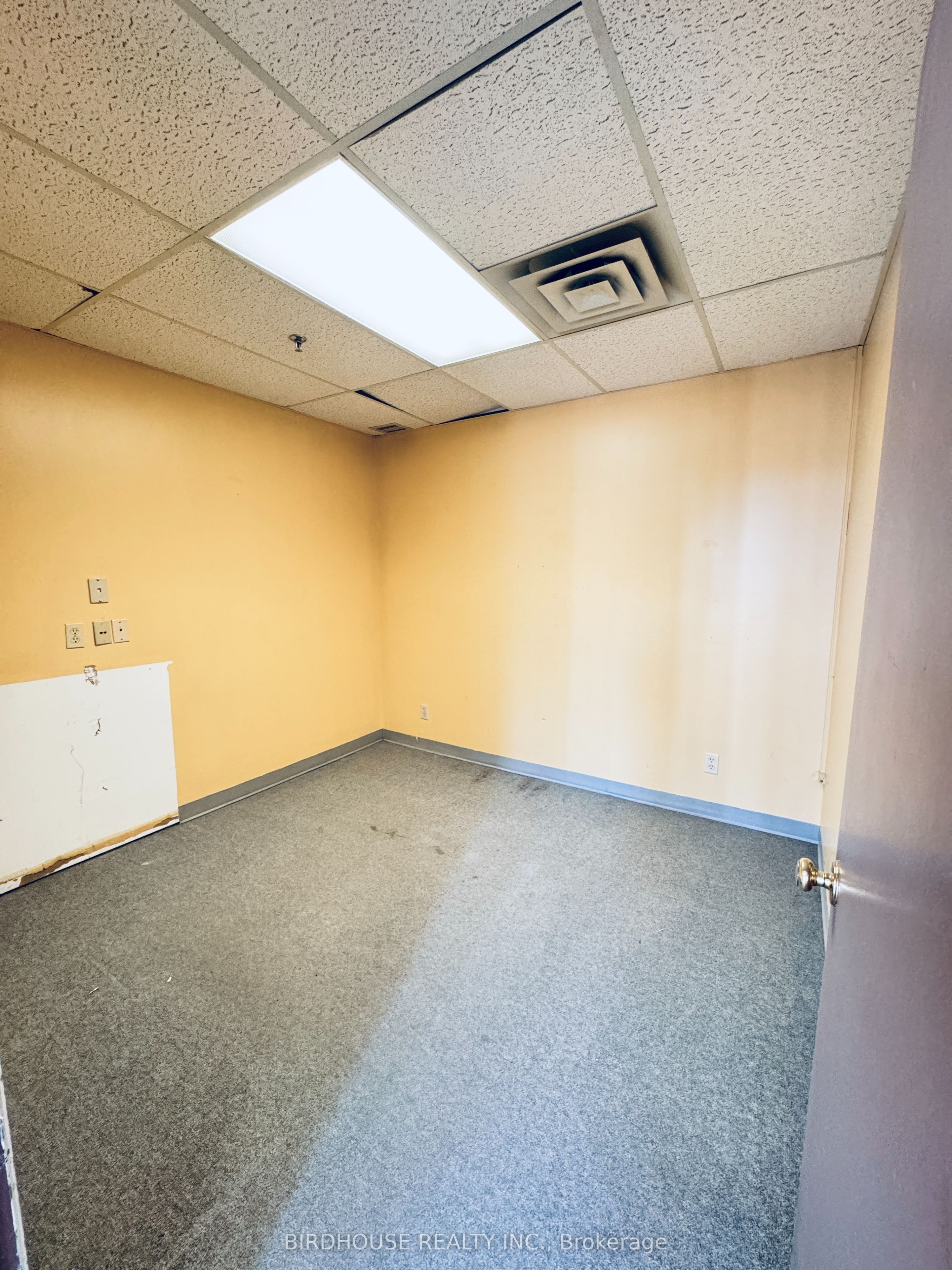 55 Mary St W Property Photo 8