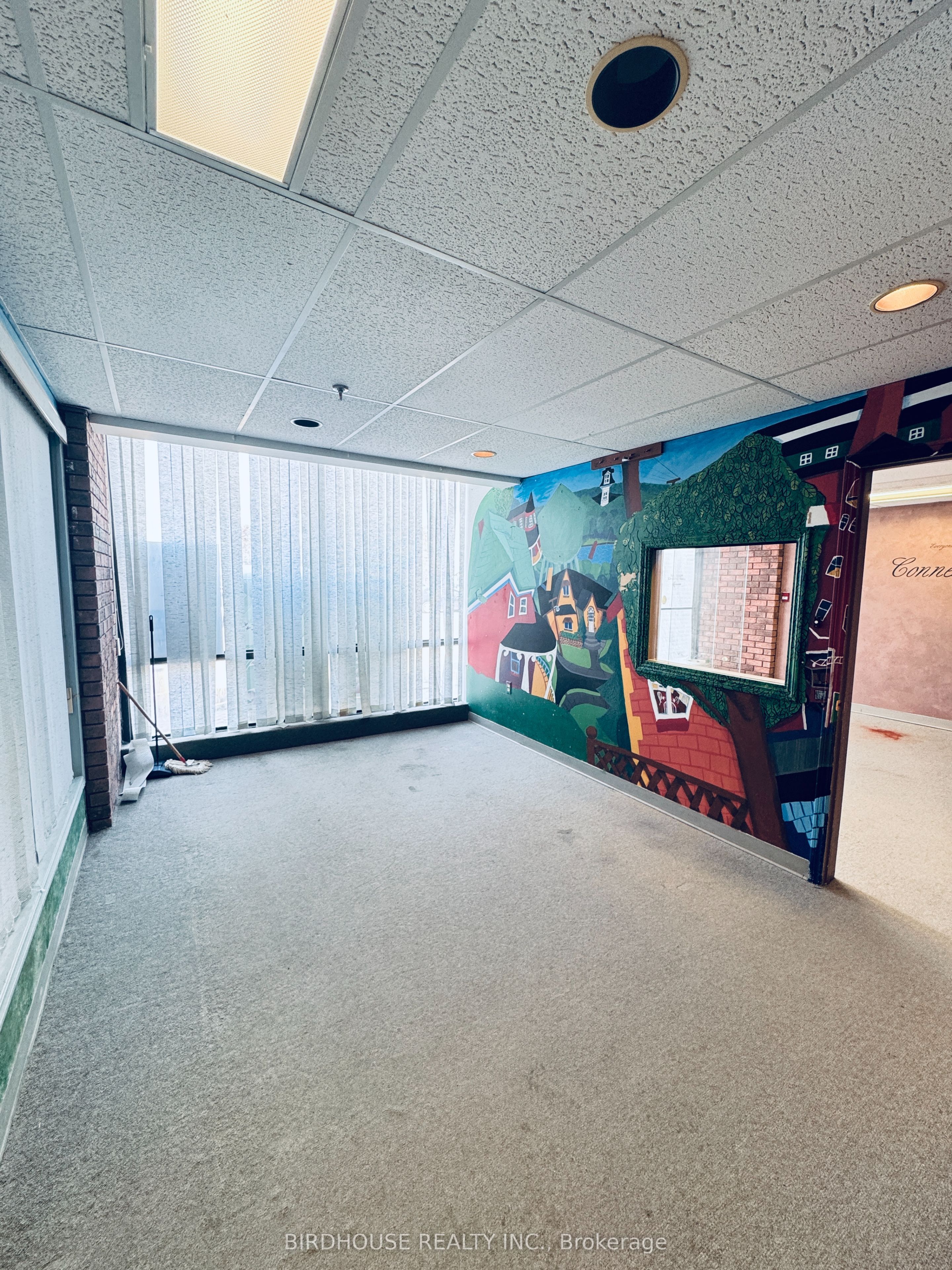 55 Mary St W Property Photo 9