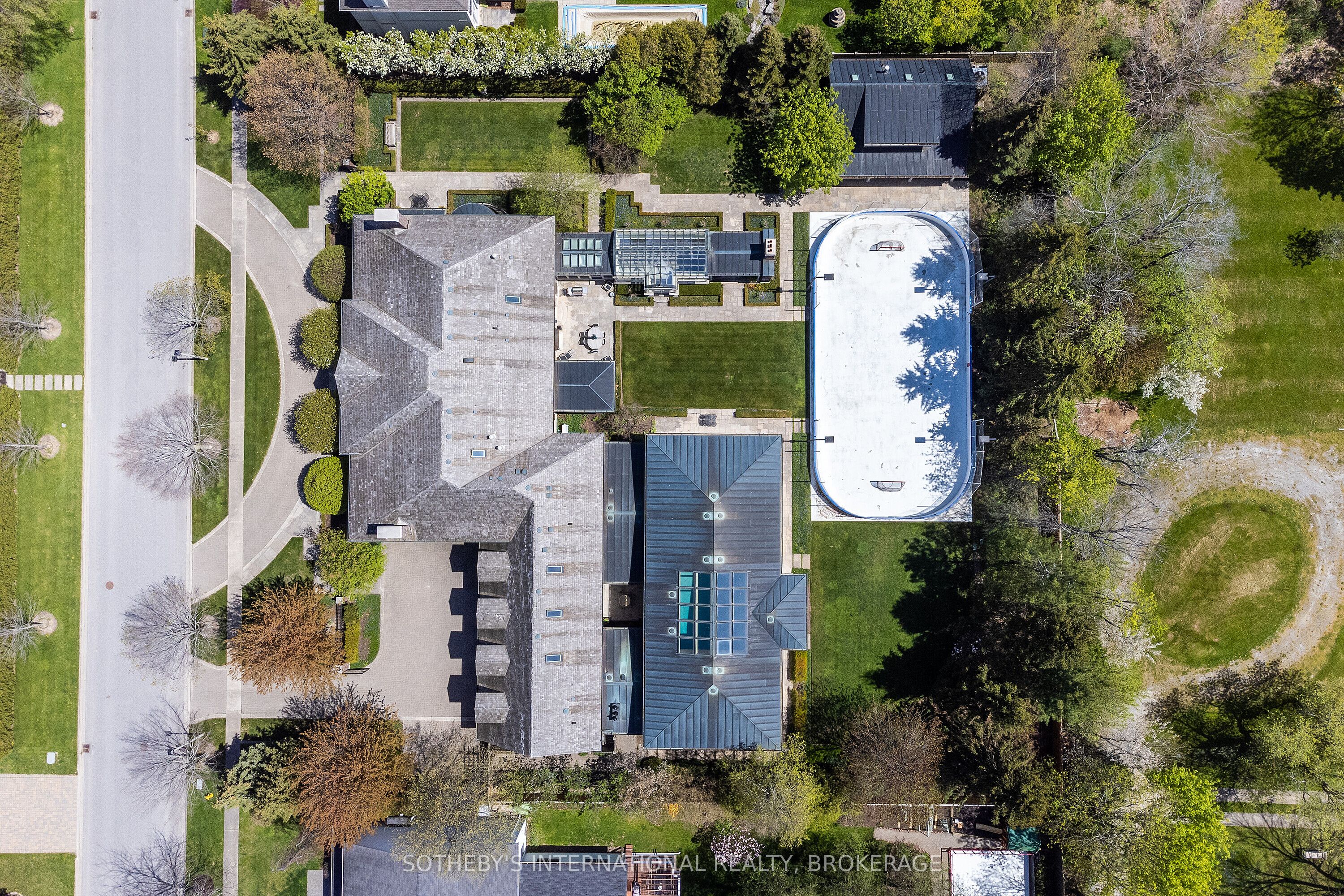 472 Gage Street Property Photo 4
