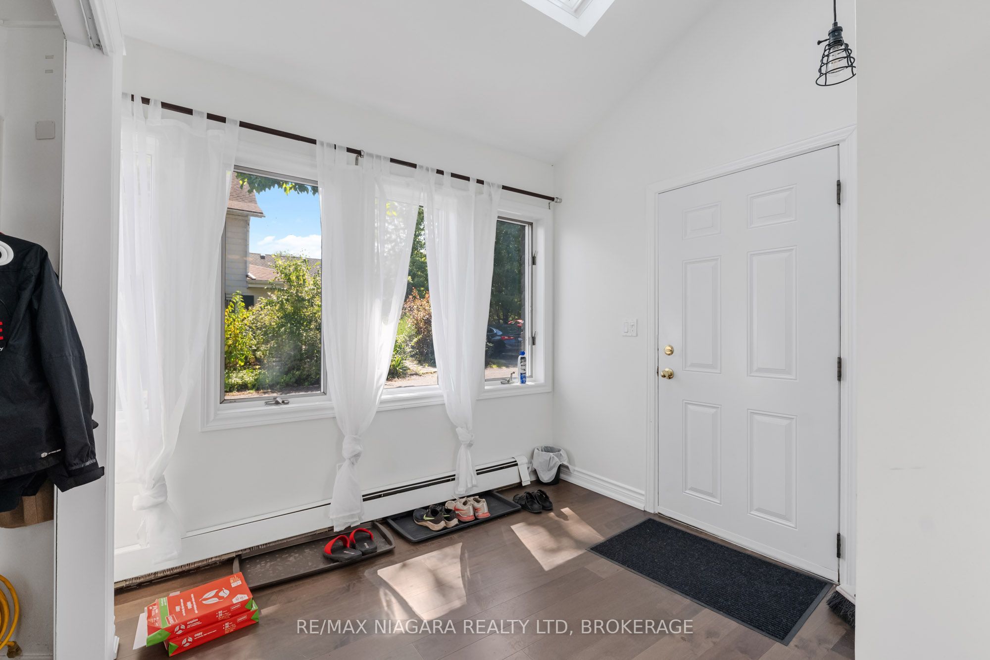 463 Niagara Boulevard Property Photo 3