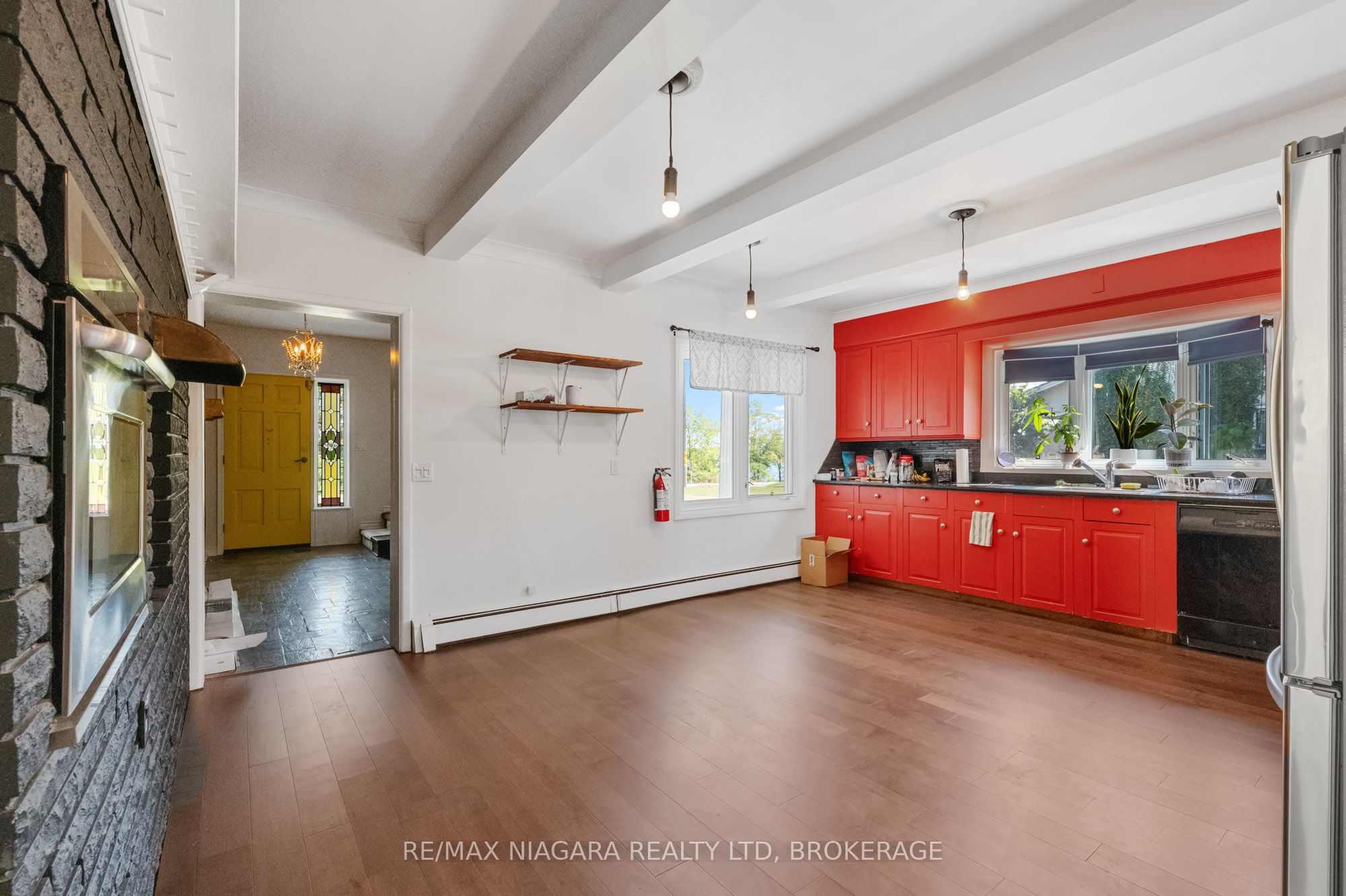 463 Niagara Boulevard Property Photo 4