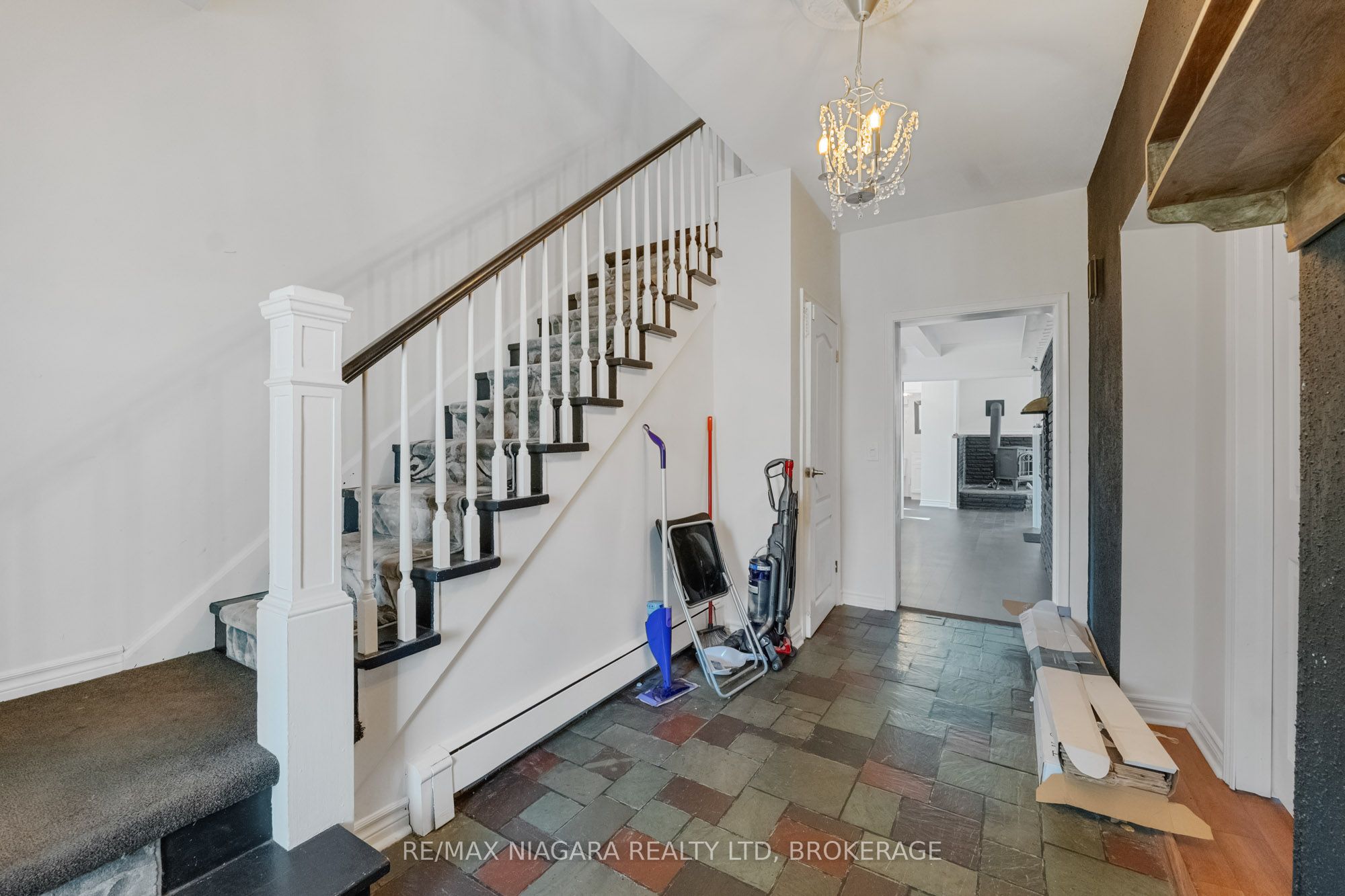 463 Niagara Boulevard Property Photo 13