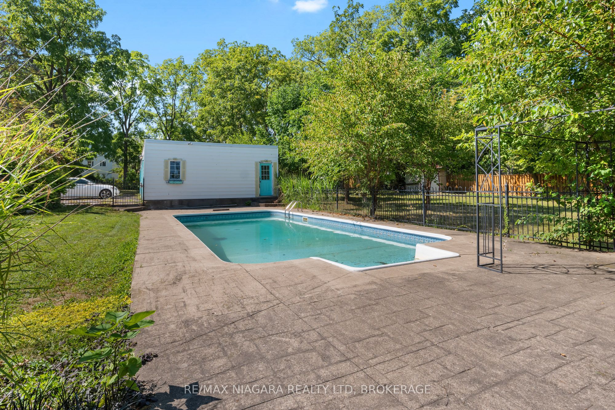 463 Niagara Boulevard Property Photo 28