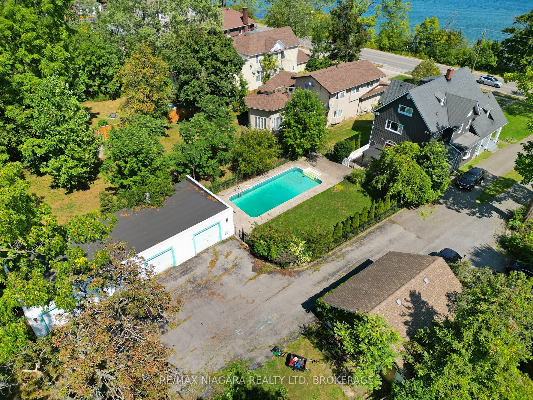 463 Niagara Boulevard Property Photo 29