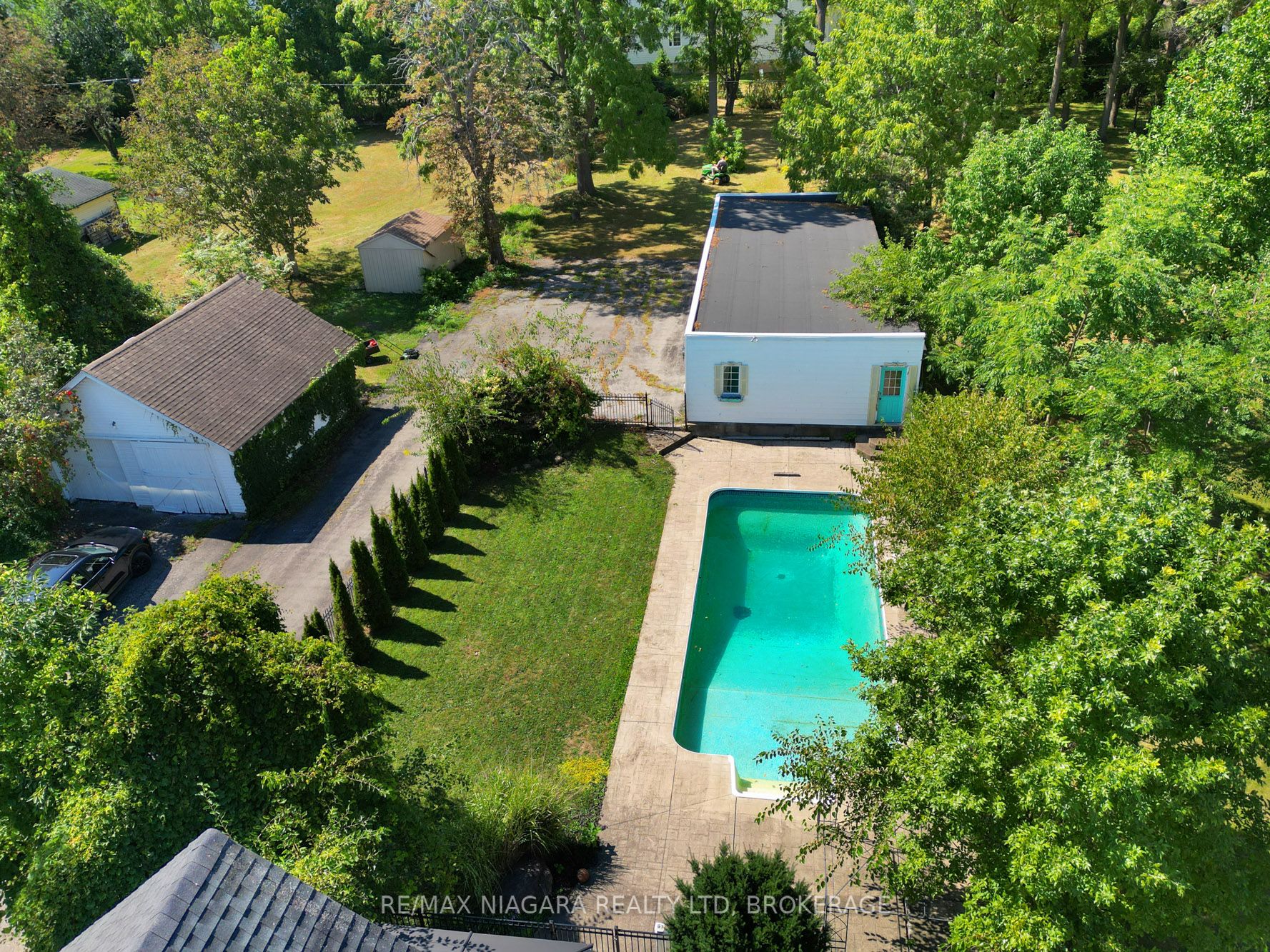 463 Niagara Boulevard Property Photo 30