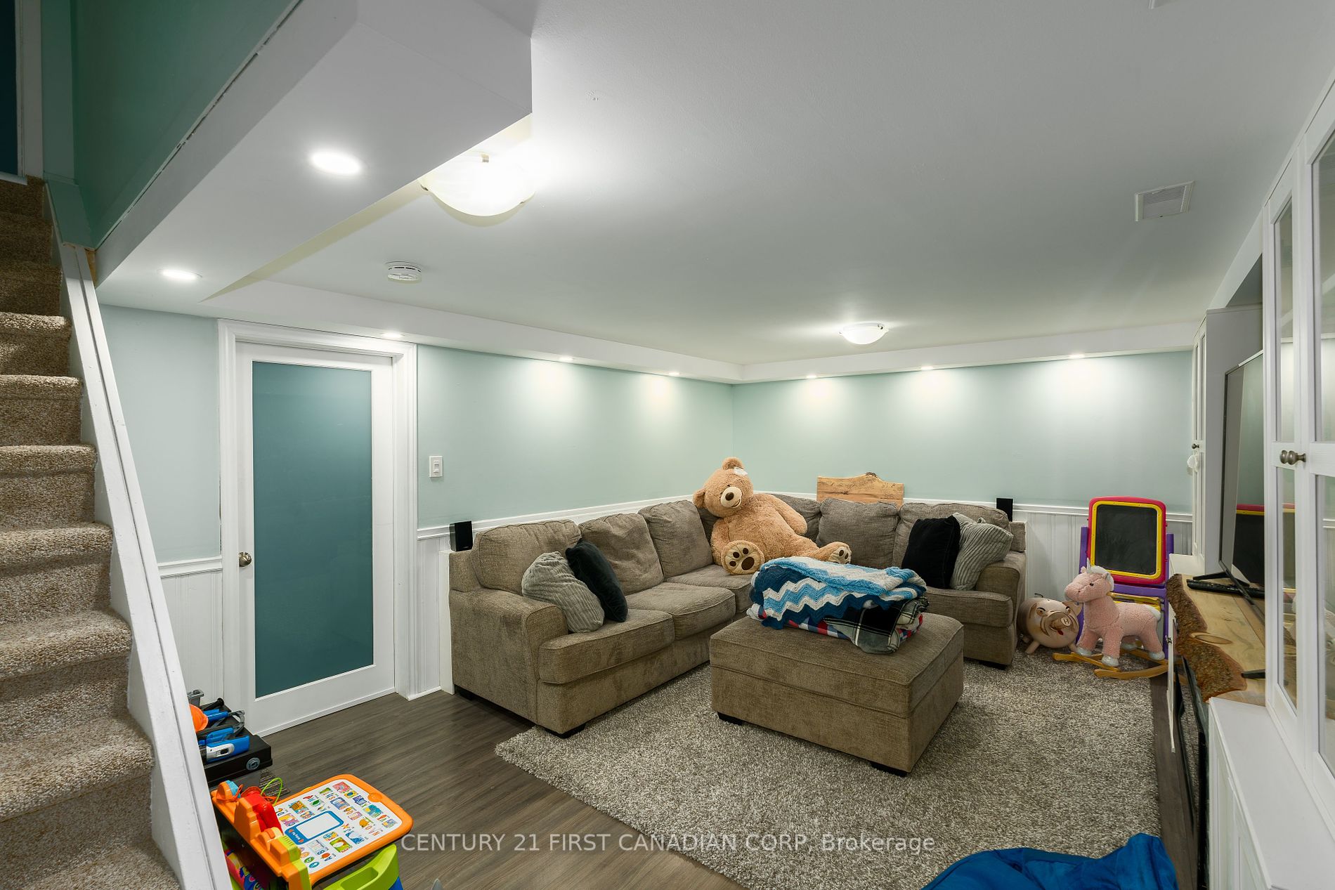 312 Admiral Dr Property Photo 5