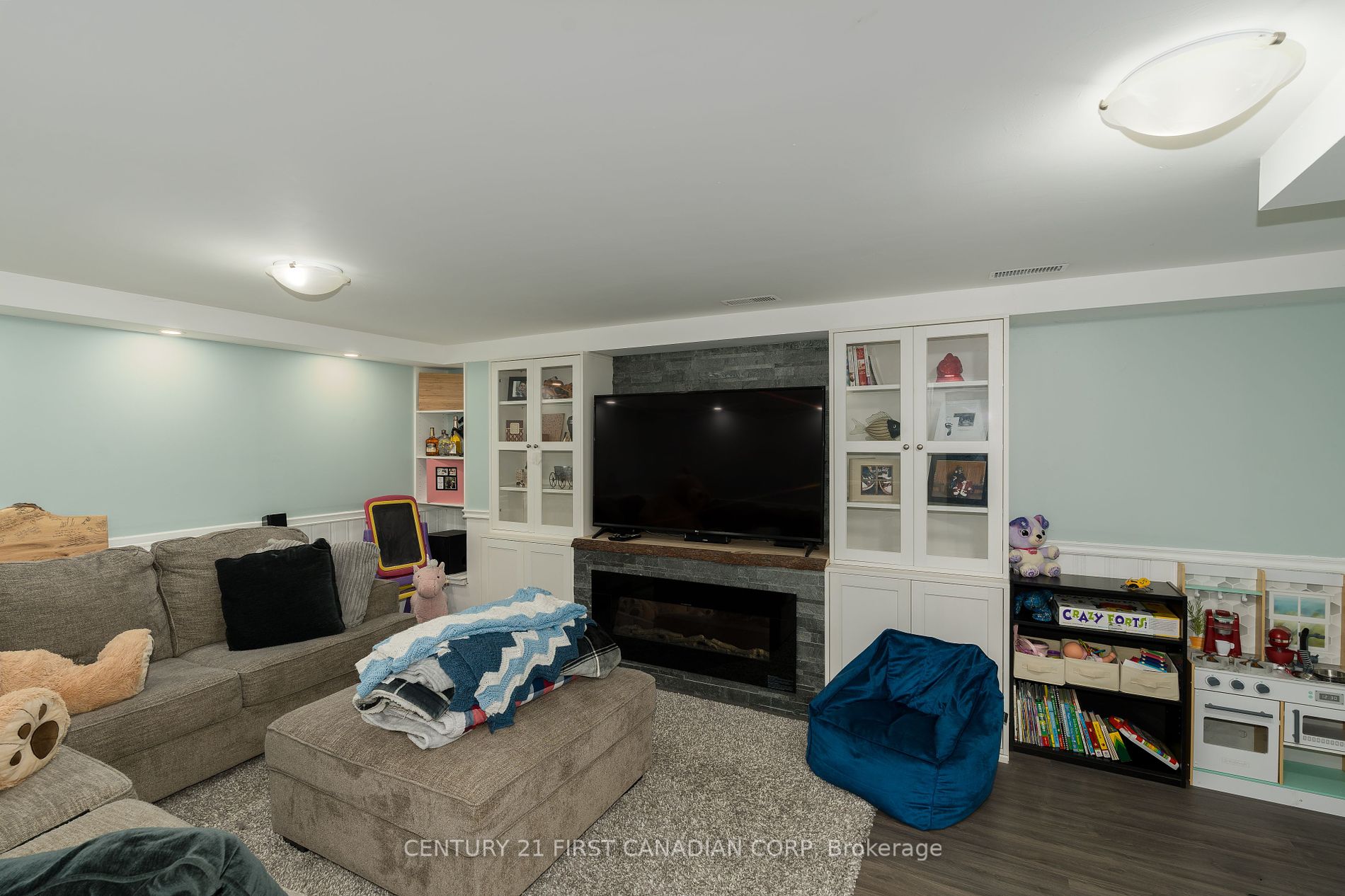 312 Admiral Dr Property Photo 6
