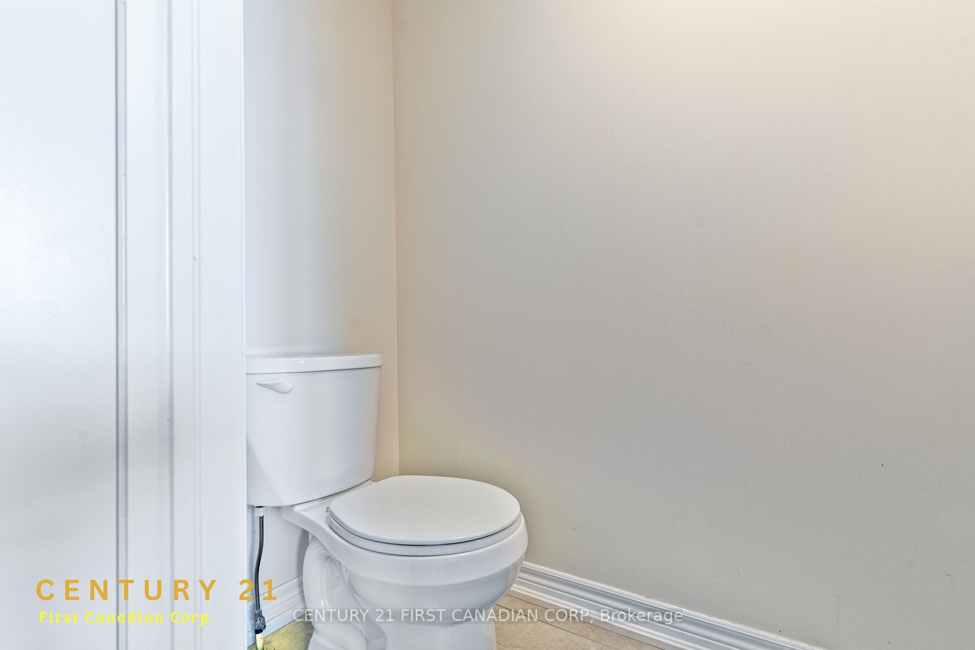 7768 Ascot Circ 67 Property Photo 11