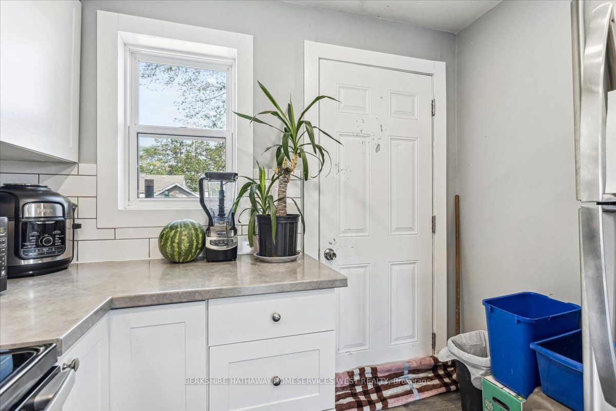 36 Sherbourne St Property Photo 9