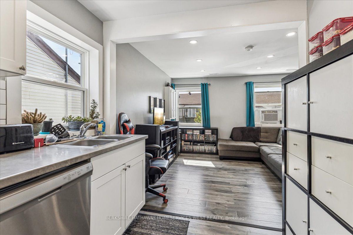 36 Sherbourne St Property Photo 10