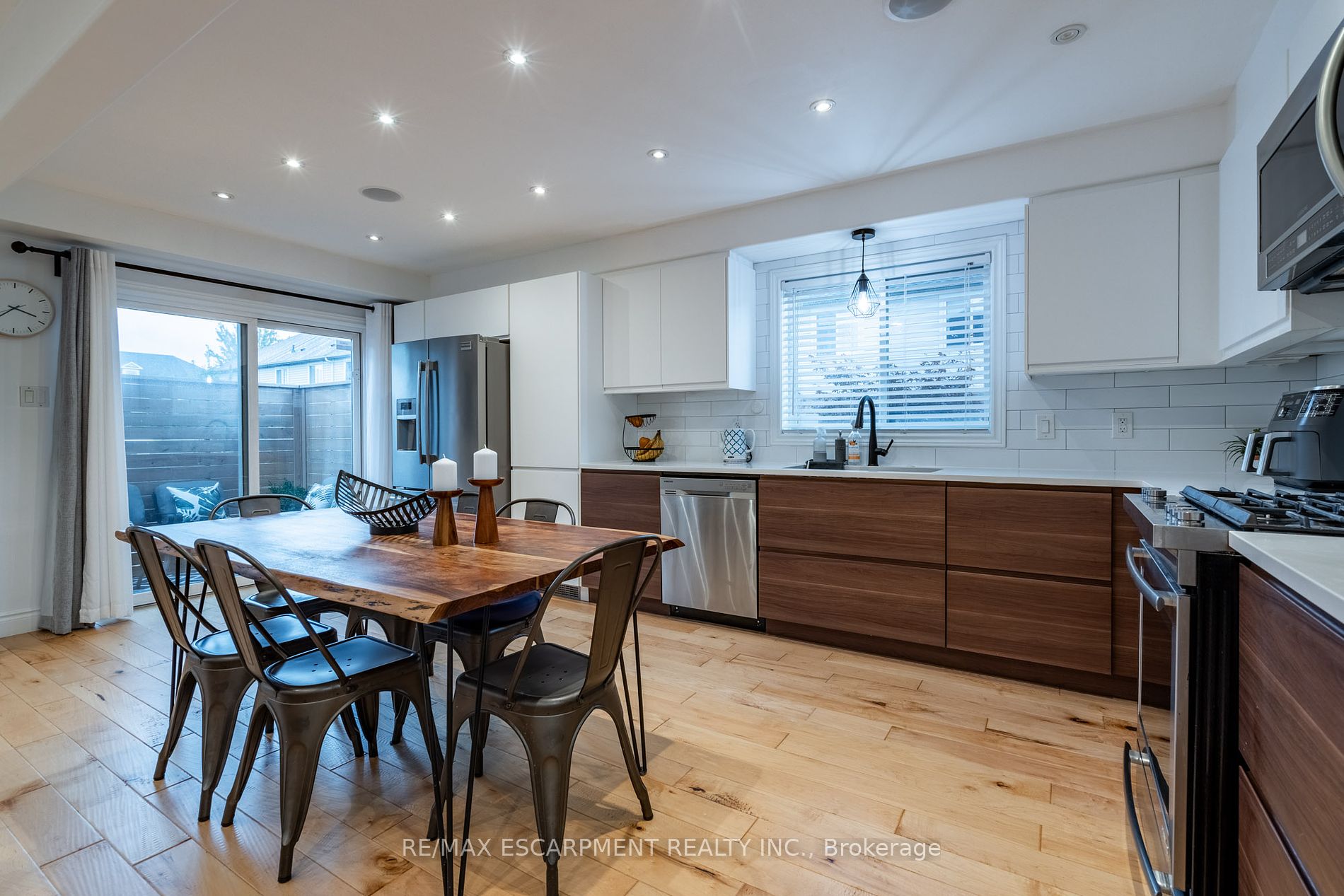 6 Newlove St Property Photo 2
