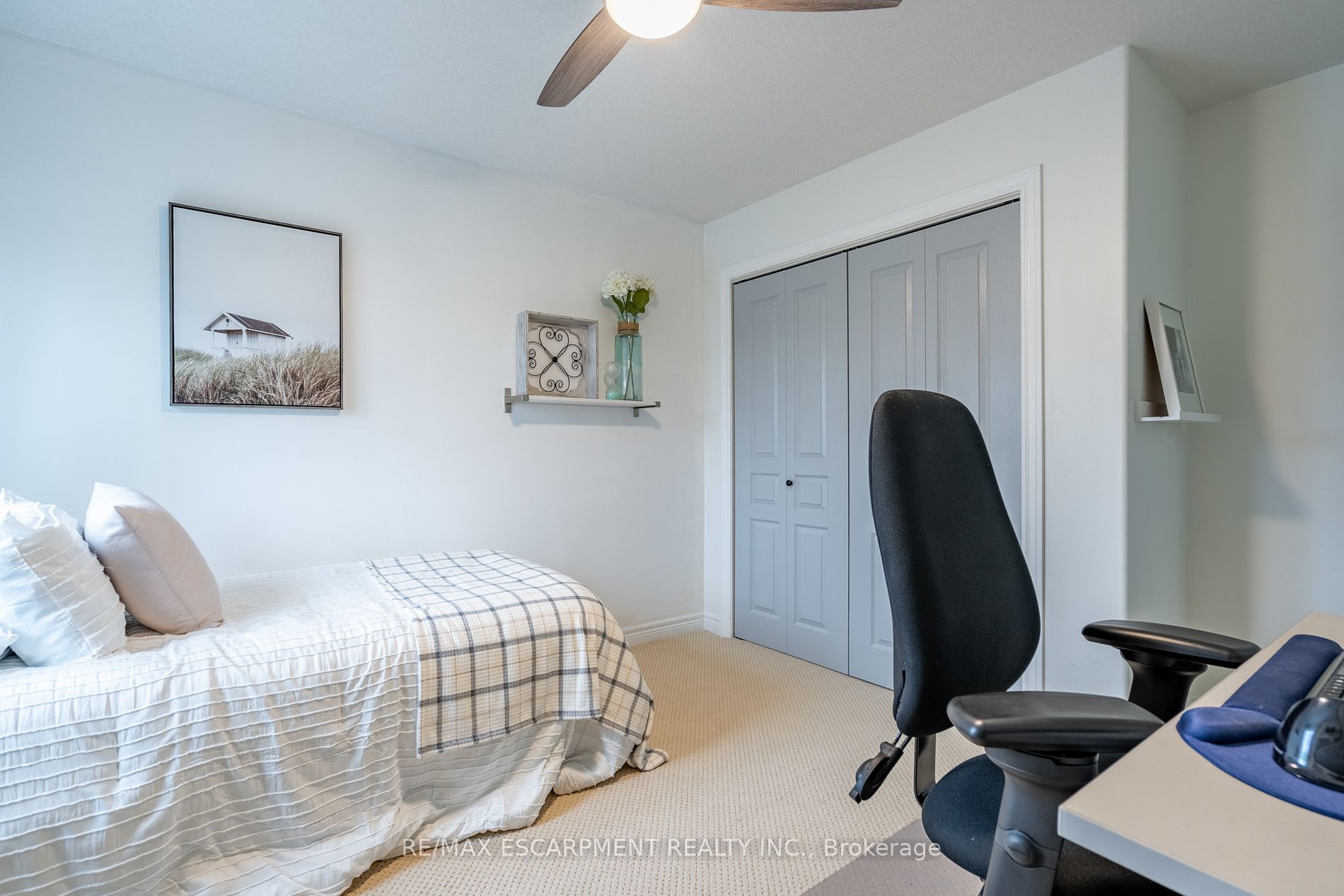 6 Newlove St Property Photo 9