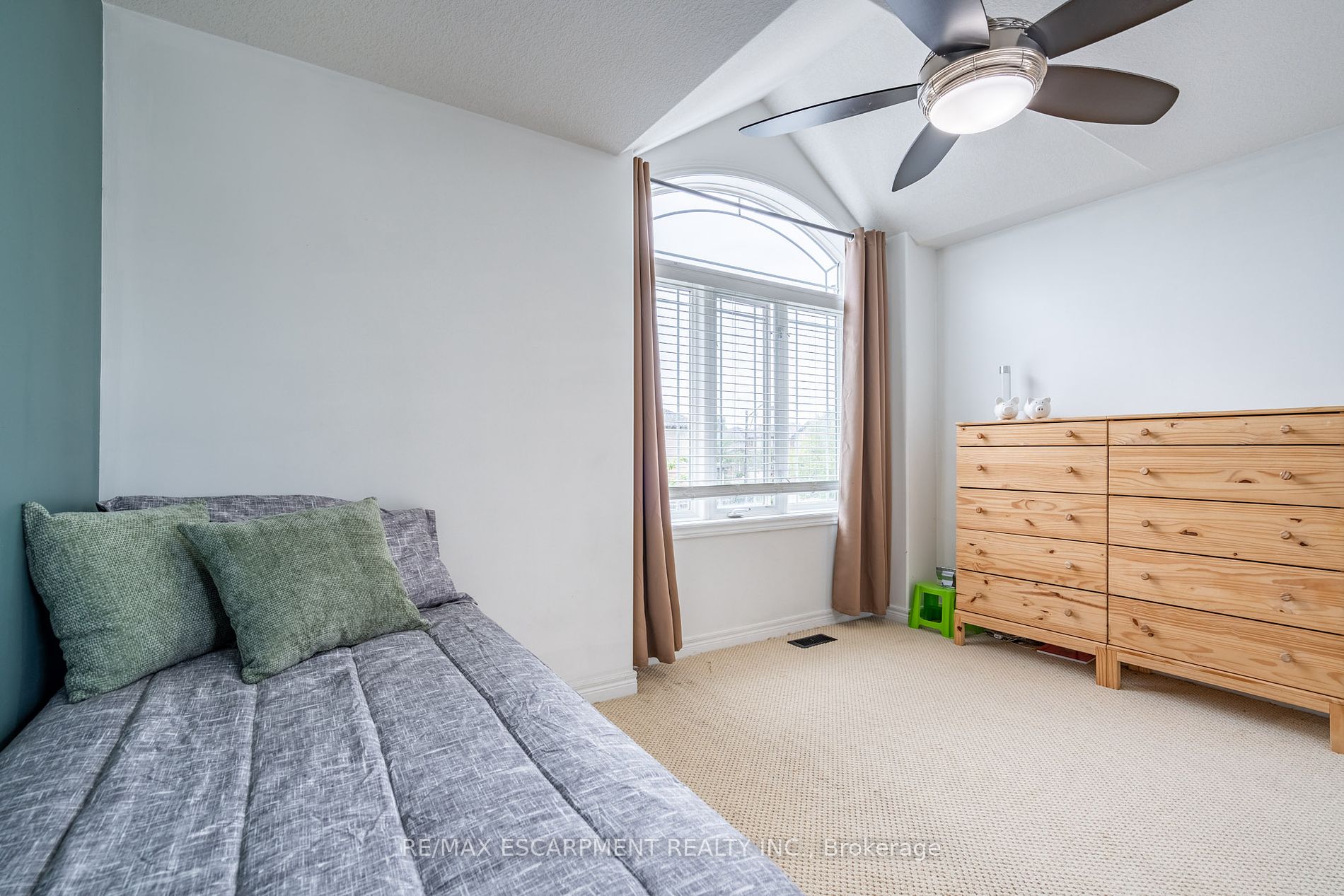 6 Newlove St Property Photo 10