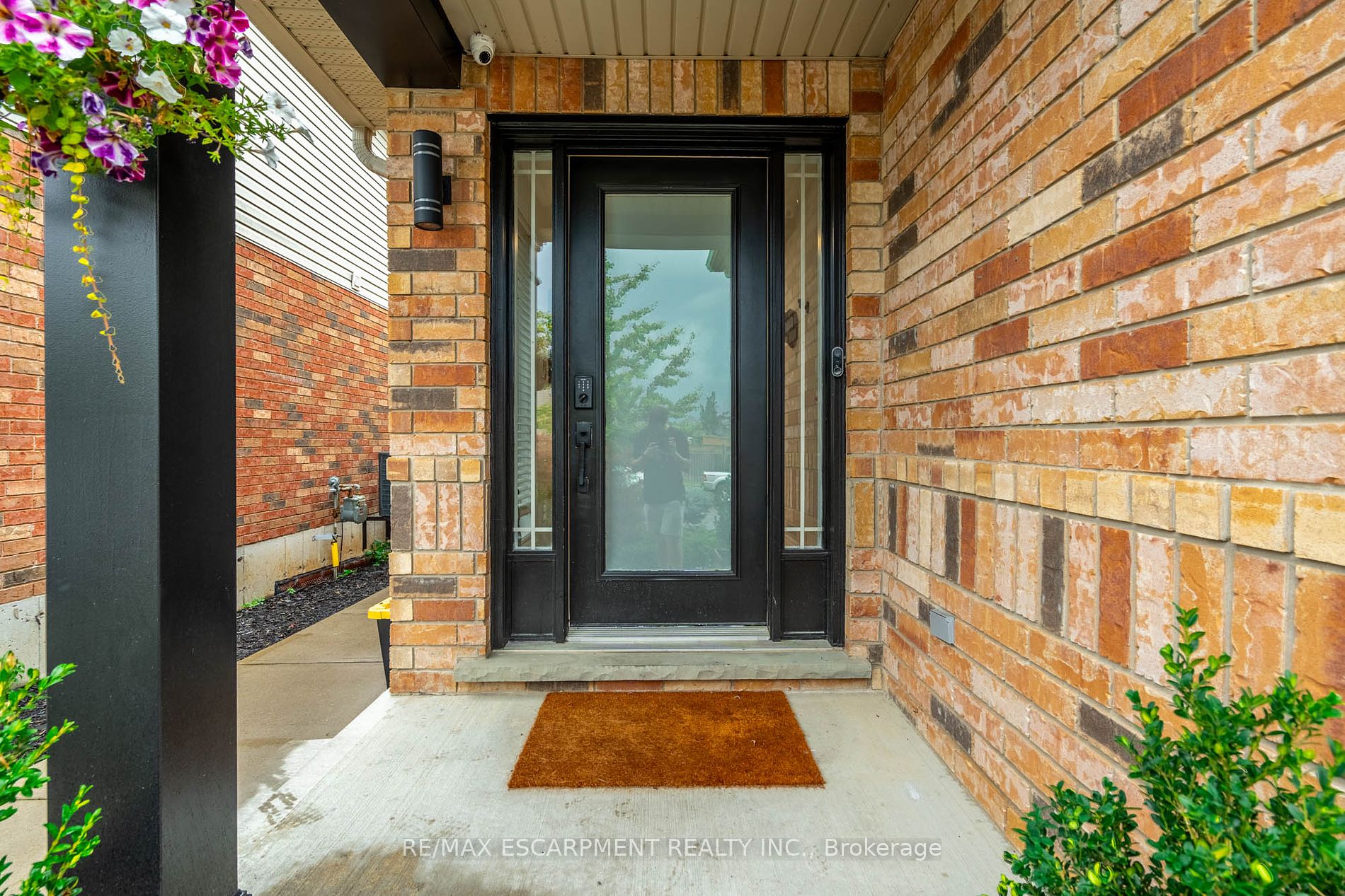 6 Newlove St Property Photo 12