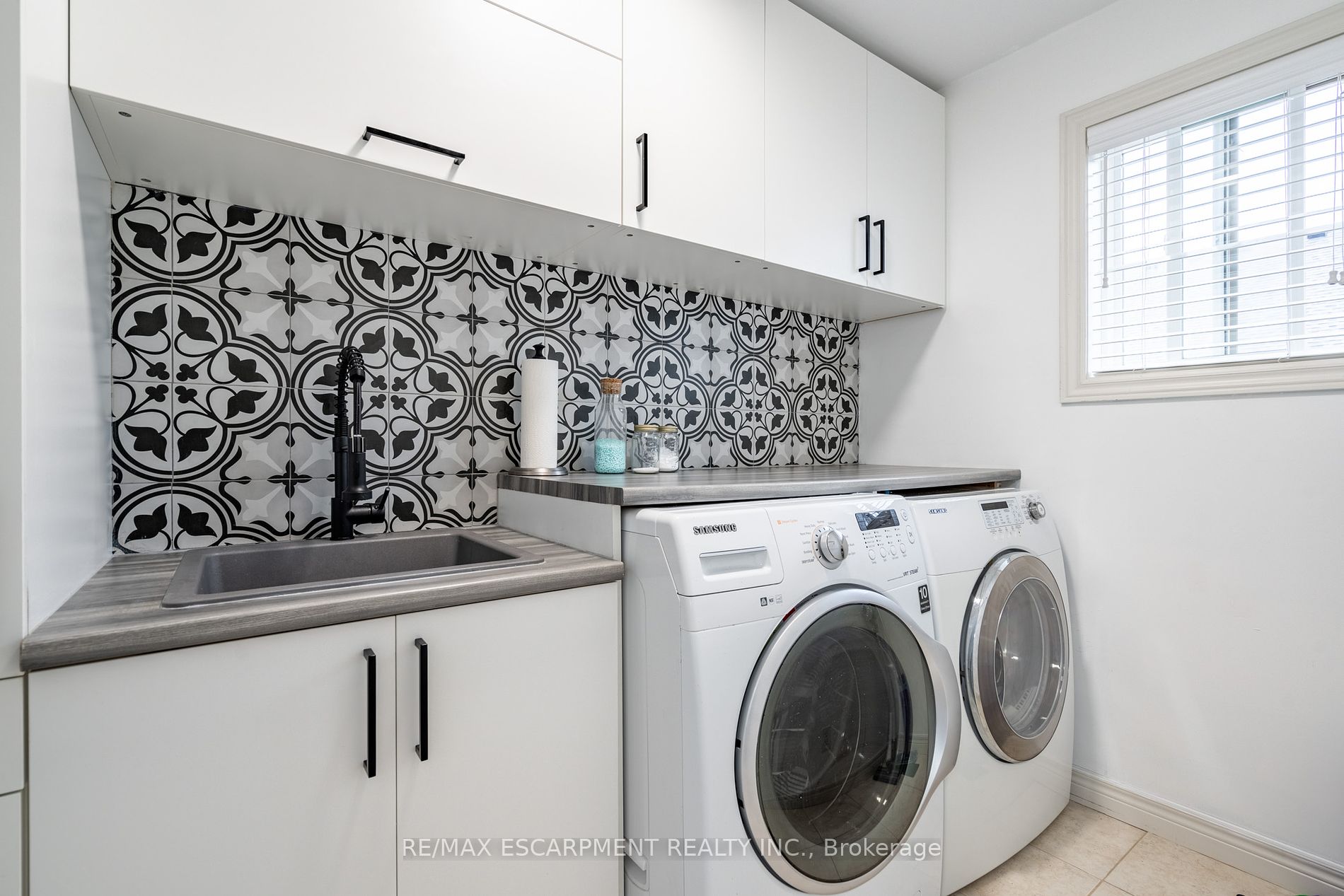 6 Newlove St Property Photo 13