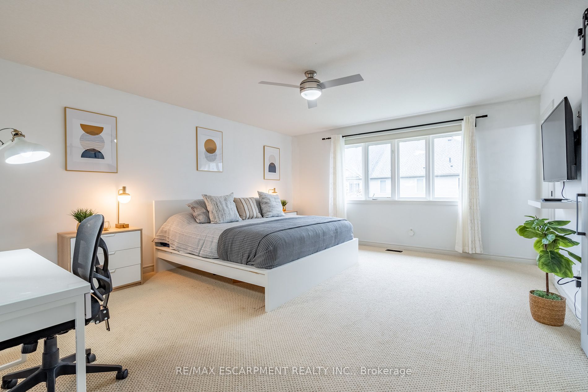 6 Newlove St Property Photo 16