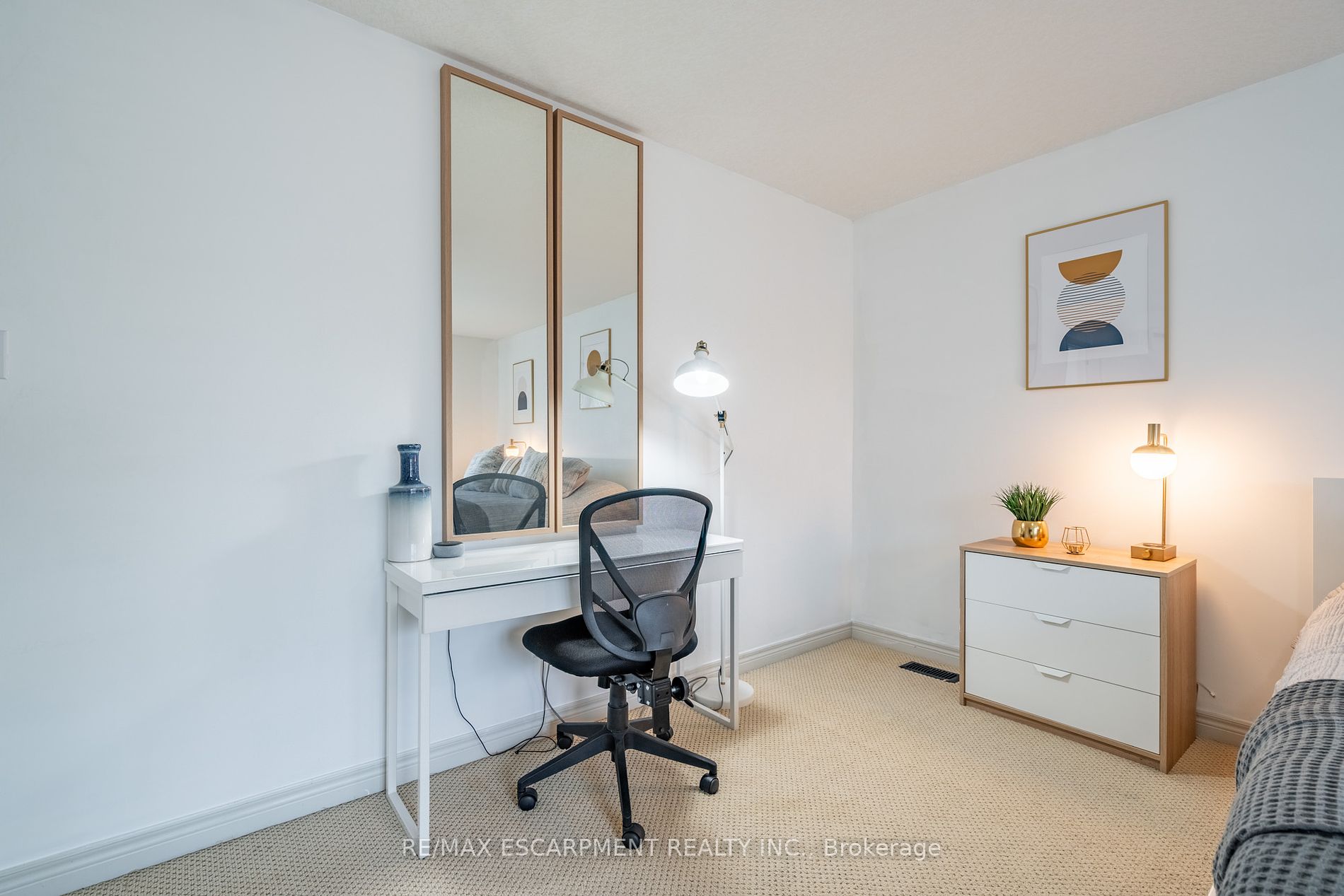 6 Newlove St Property Photo 19