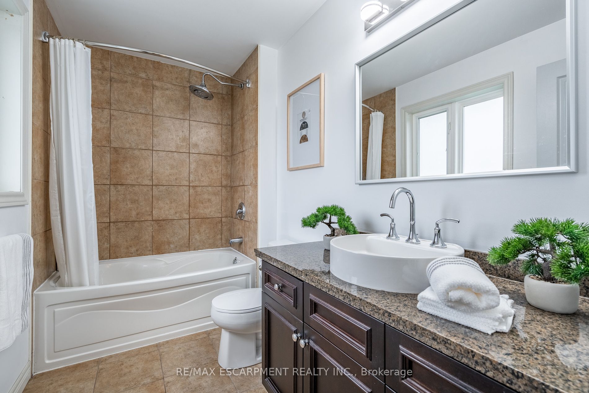 6 Newlove St Property Photo 21