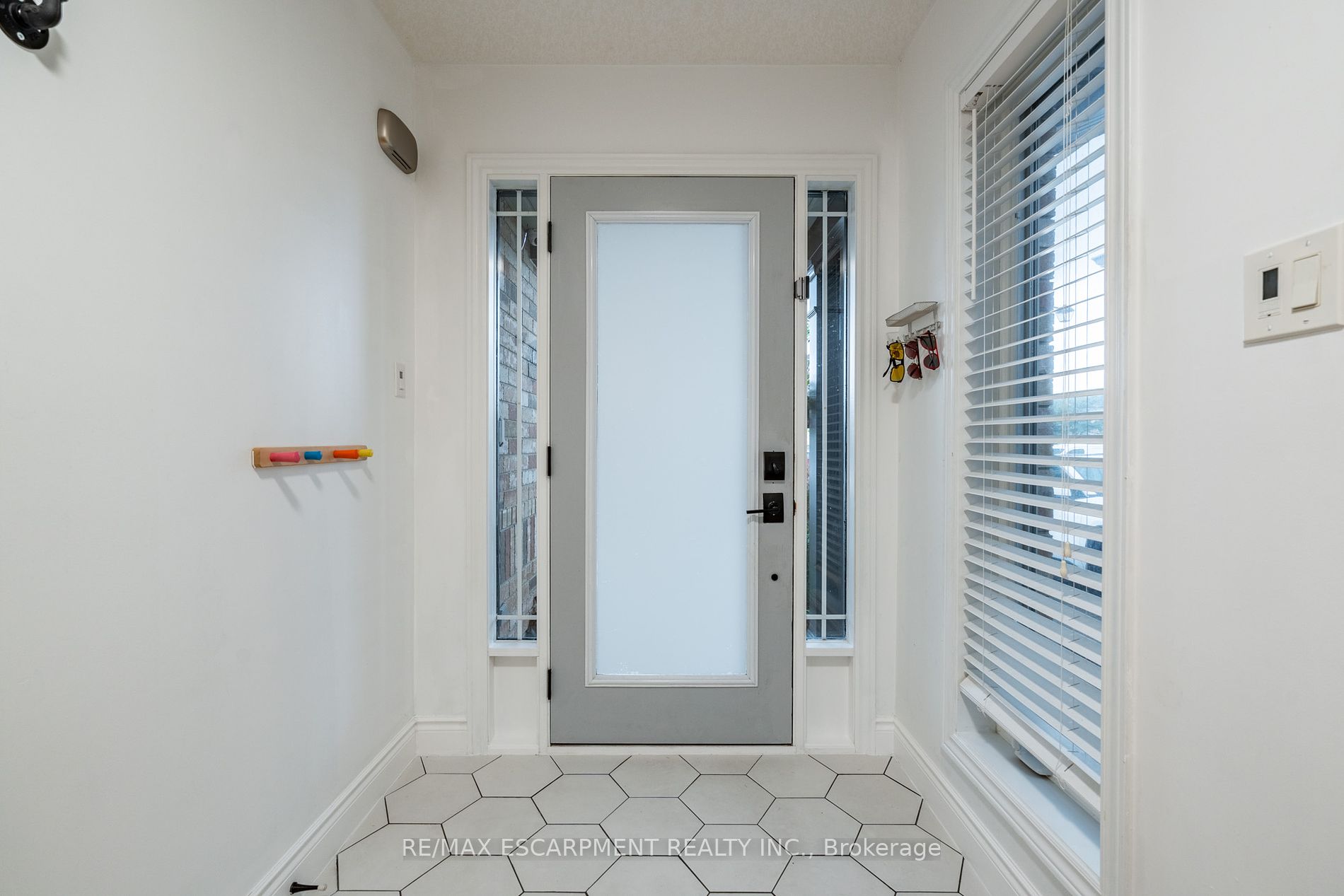 6 Newlove St Property Photo 23