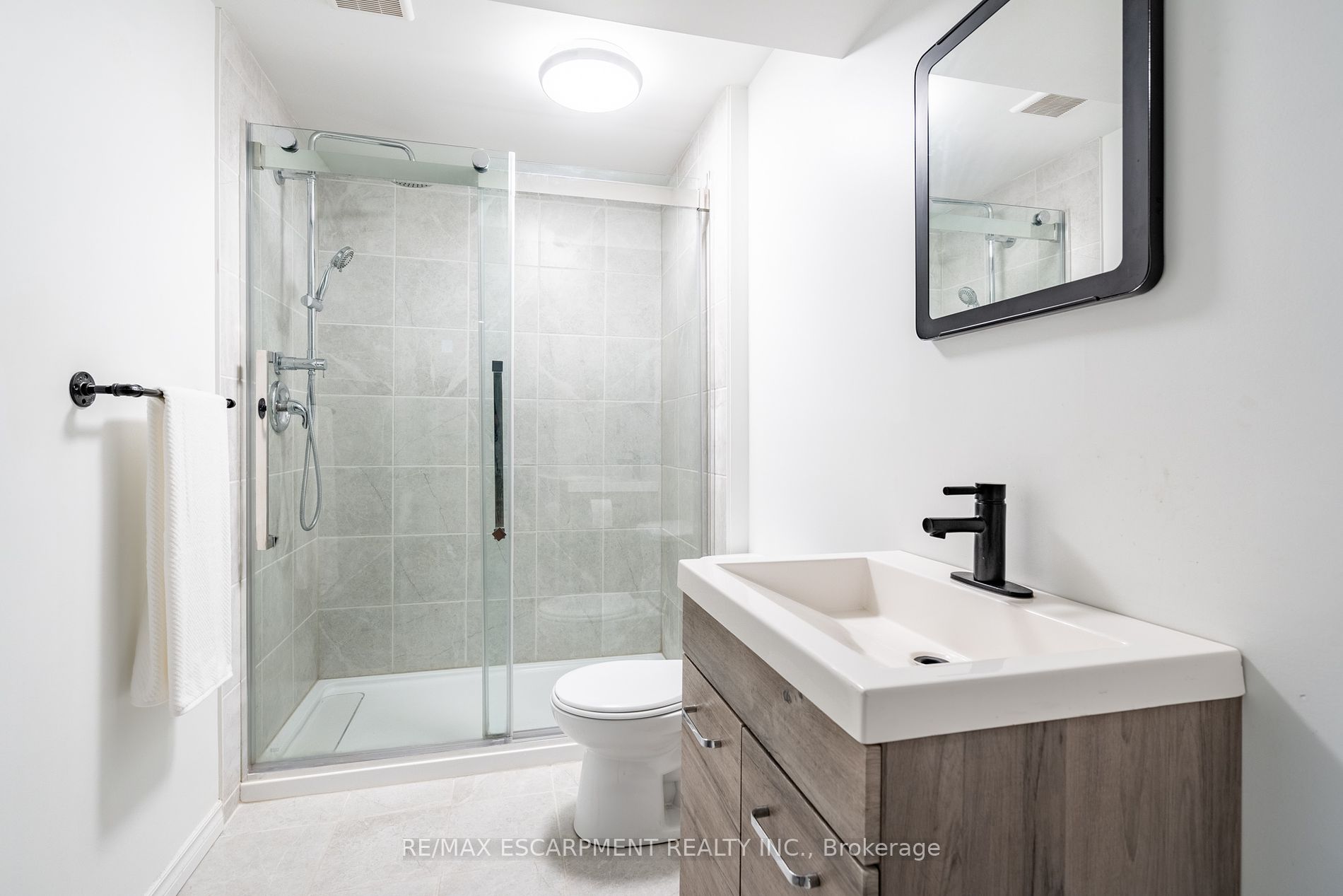6 Newlove St Property Photo 28