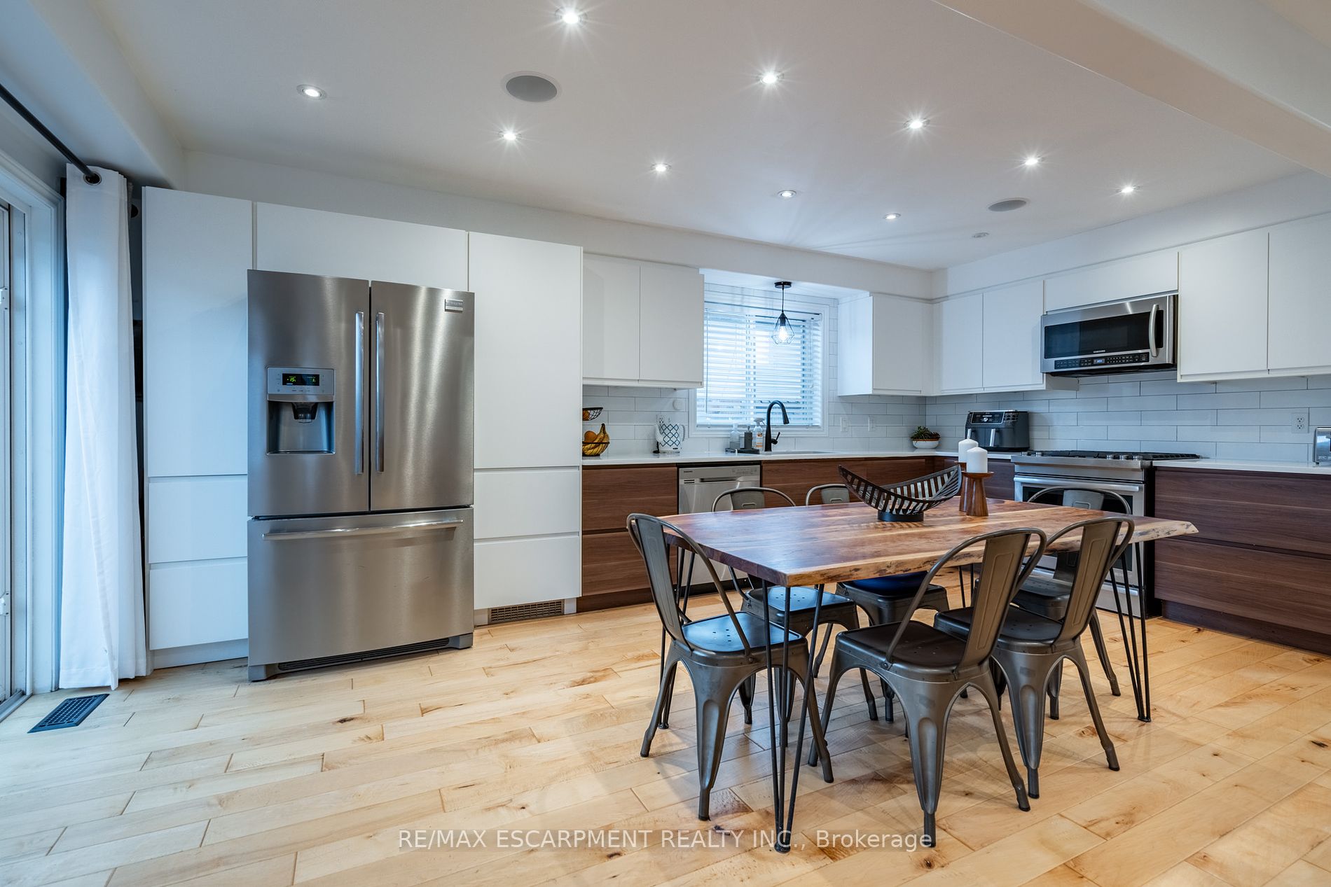 6 Newlove St Property Photo 39