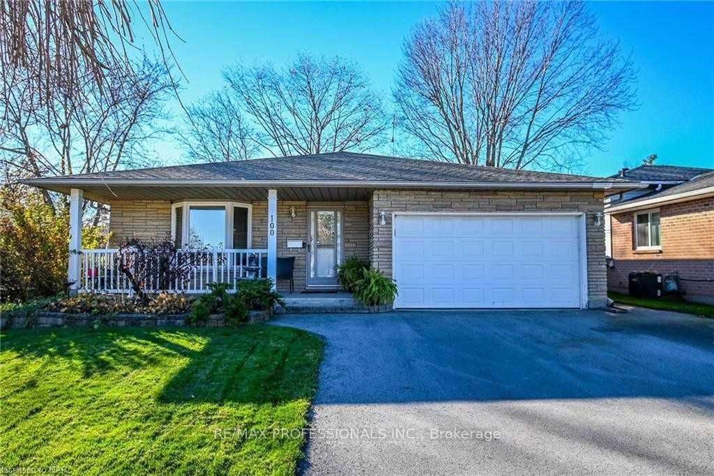 100 Larchwood Circ Property Photo 1