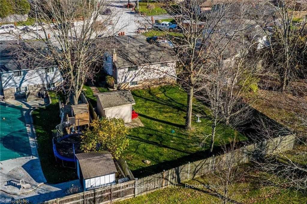 100 Larchwood Circ Property Photo 4