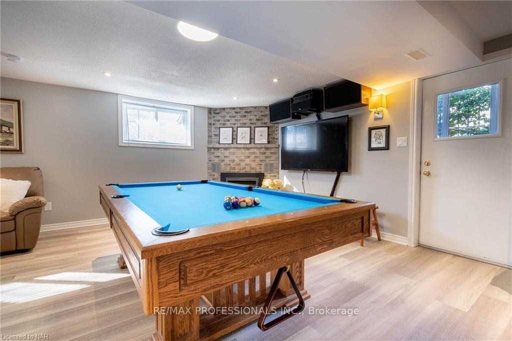 100 Larchwood Circ Property Photo 8