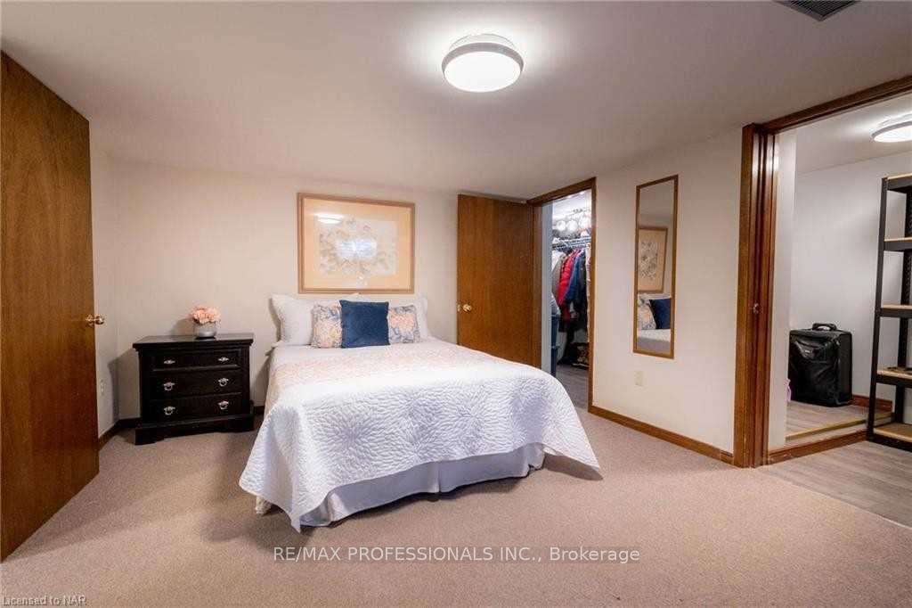 100 Larchwood Circ Property Photo 12