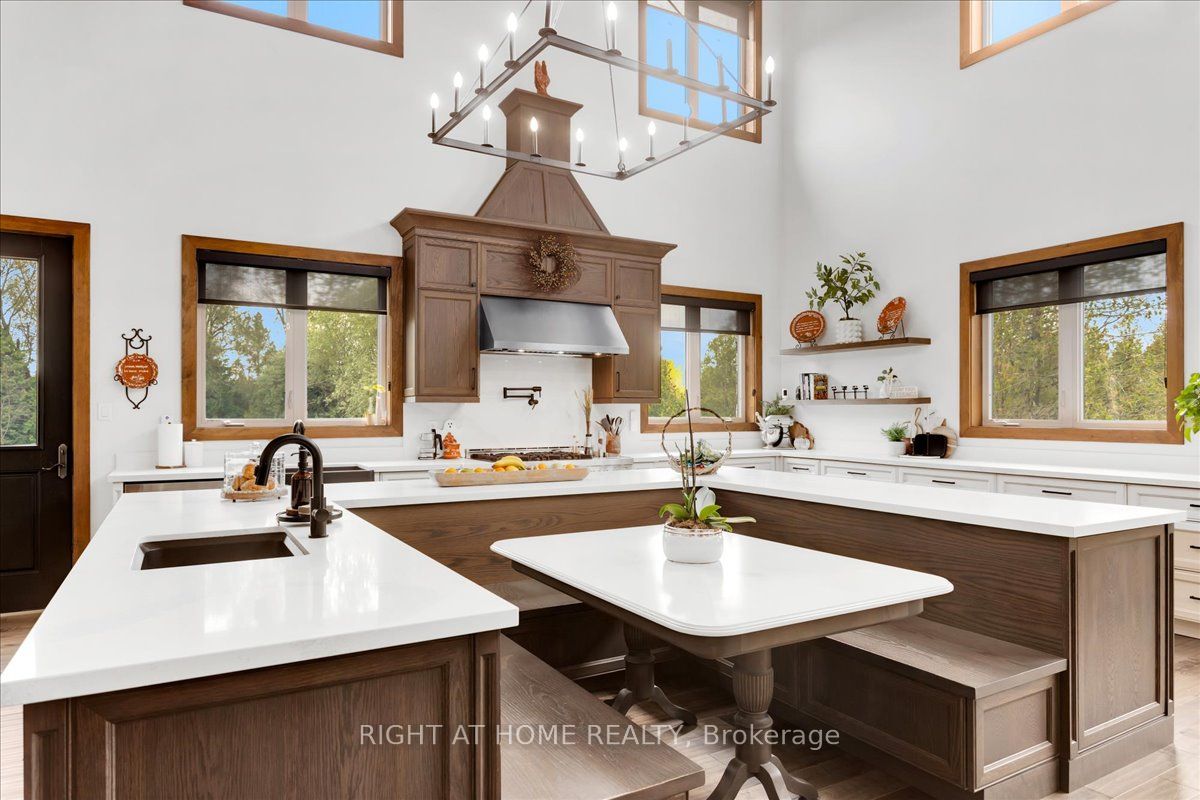 635138 Highway 10 Property Photo 3