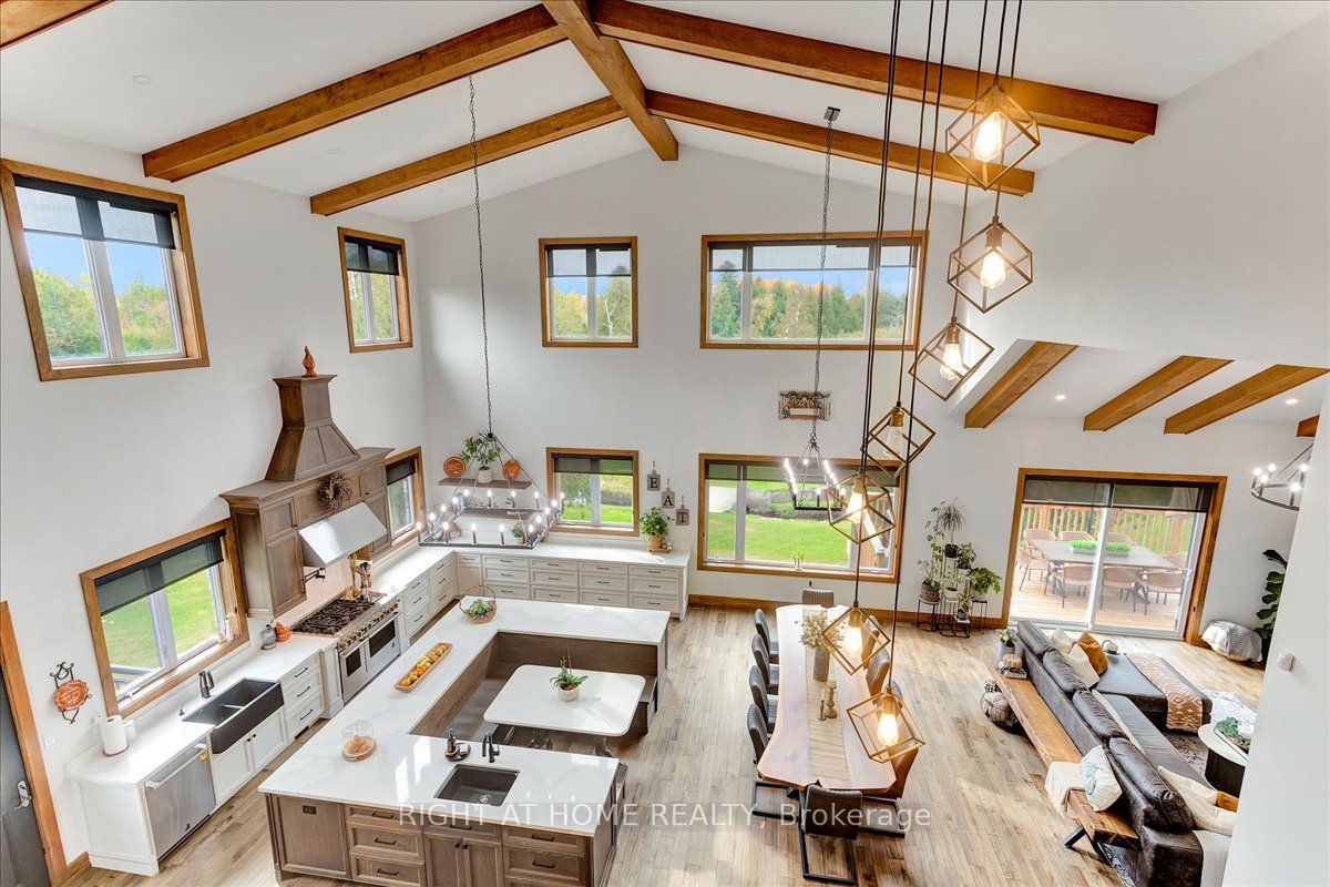 635138 Highway 10 Property Photo 6