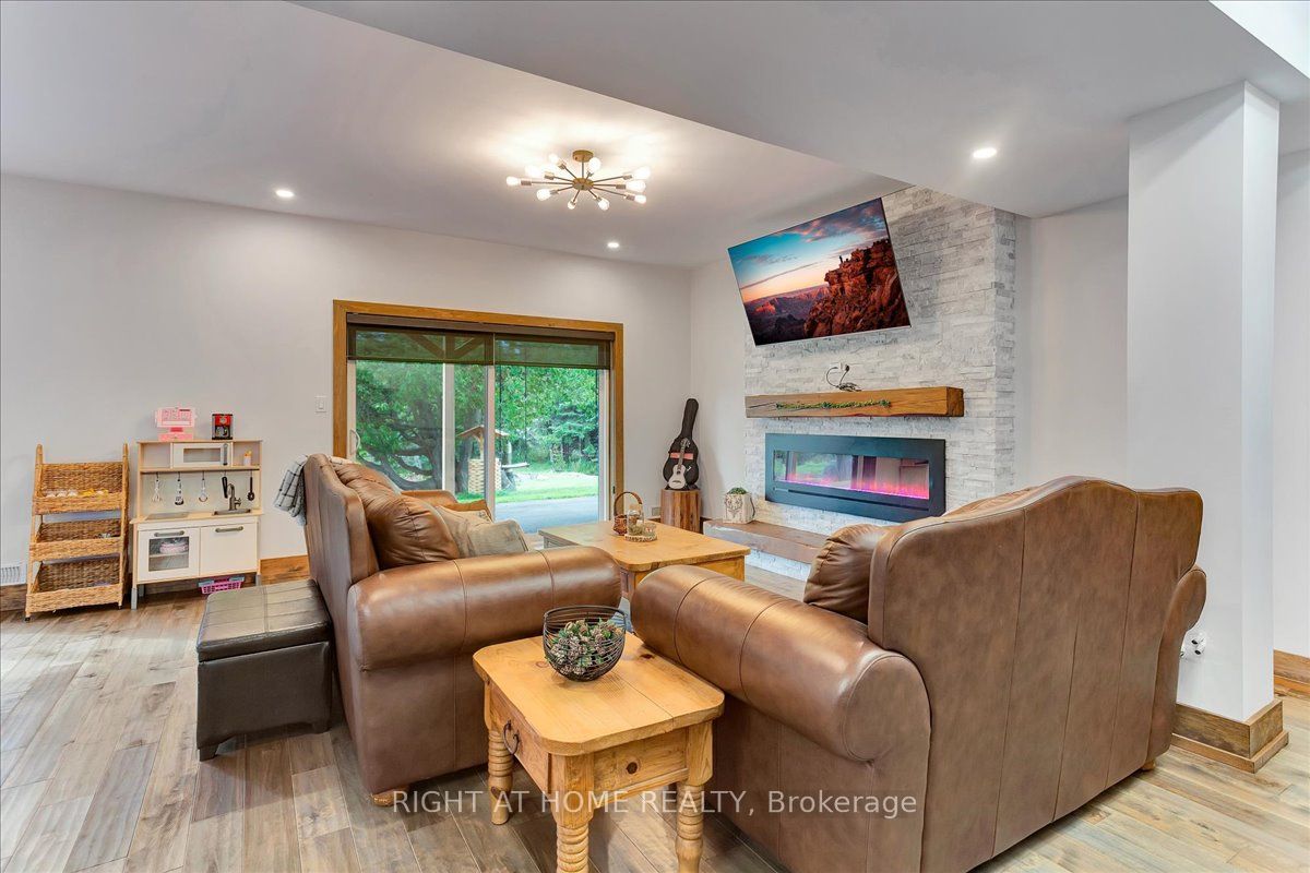 635138 Highway 10 Property Photo 9
