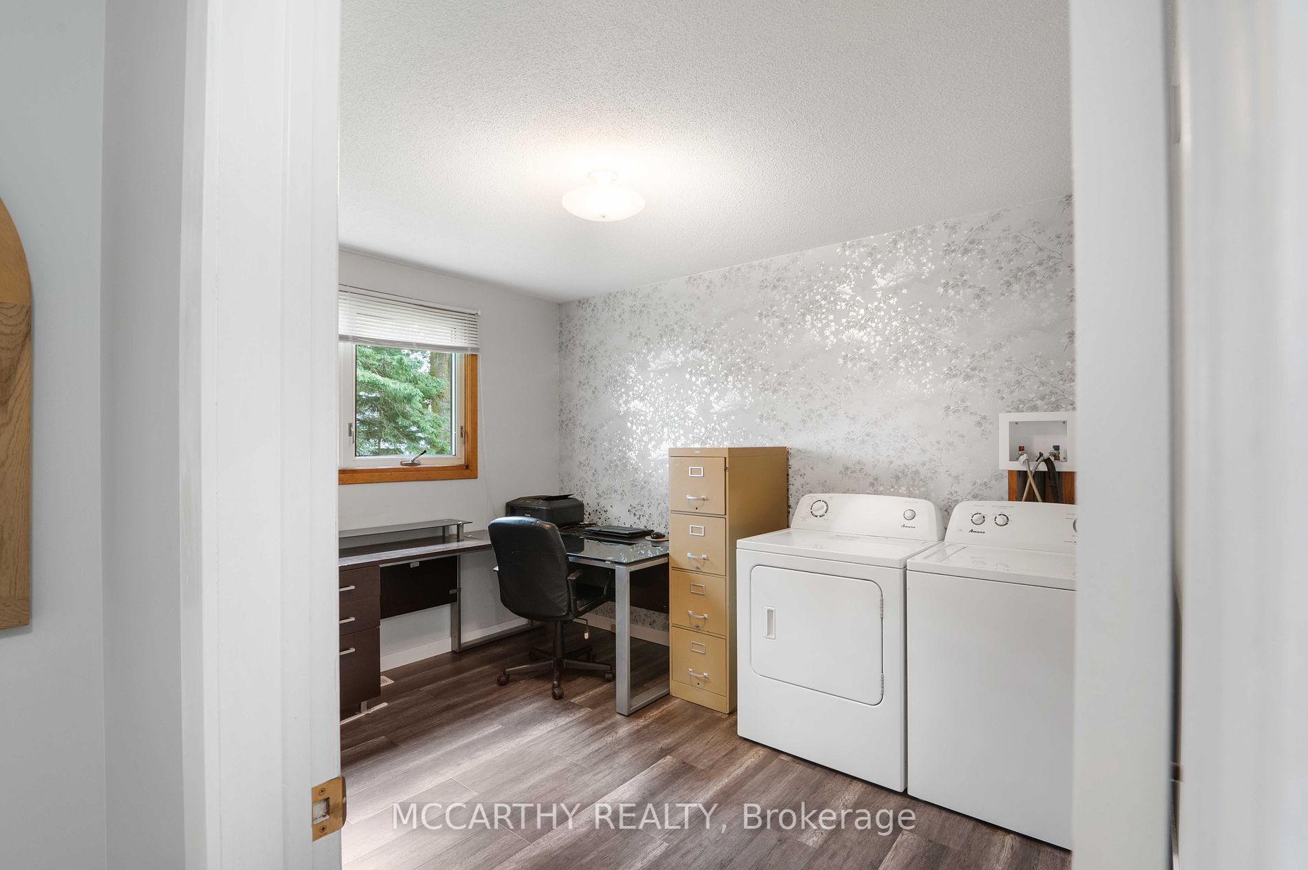 433 First Ave E Property Photo 3