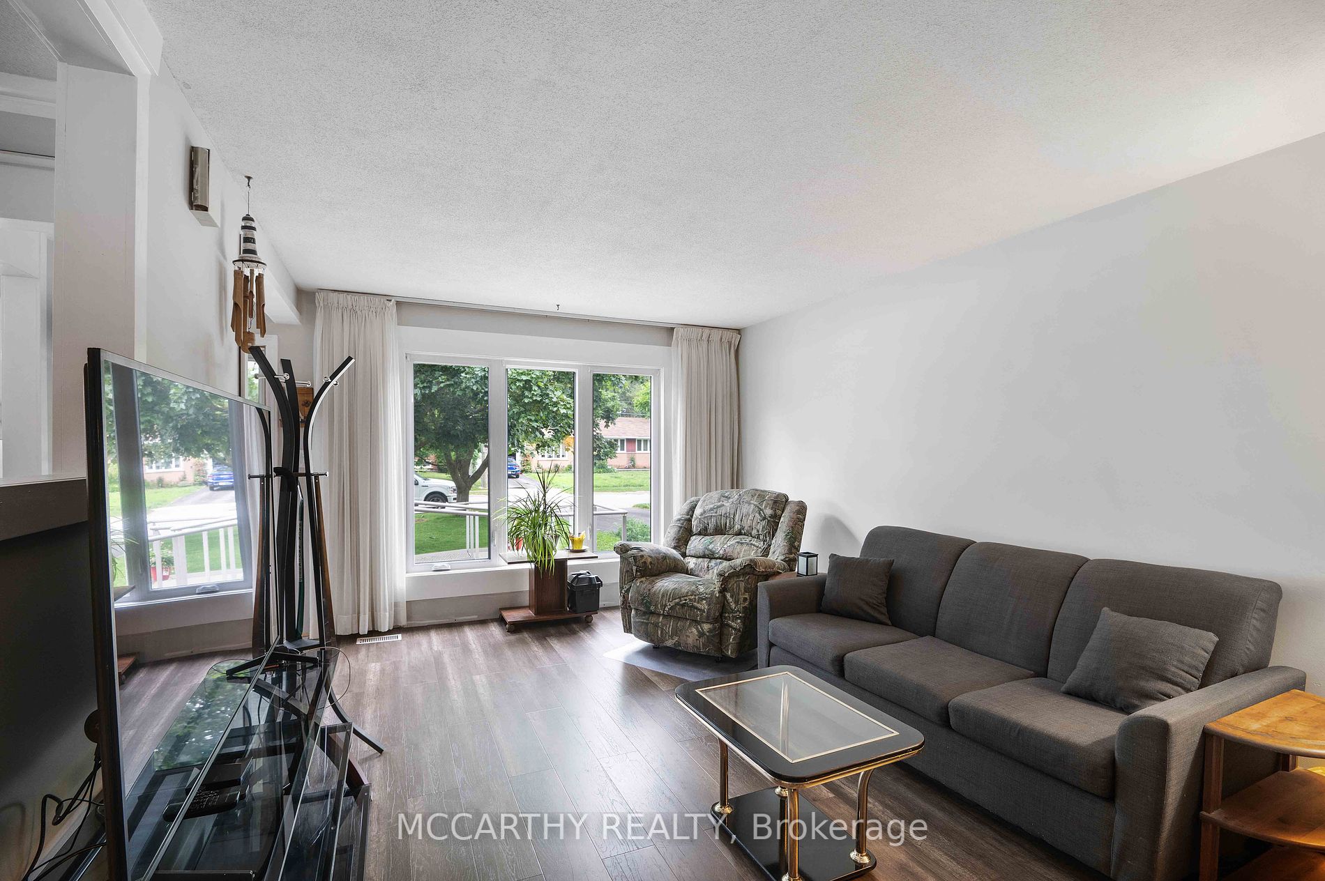 433 First Ave E Property Photo 6