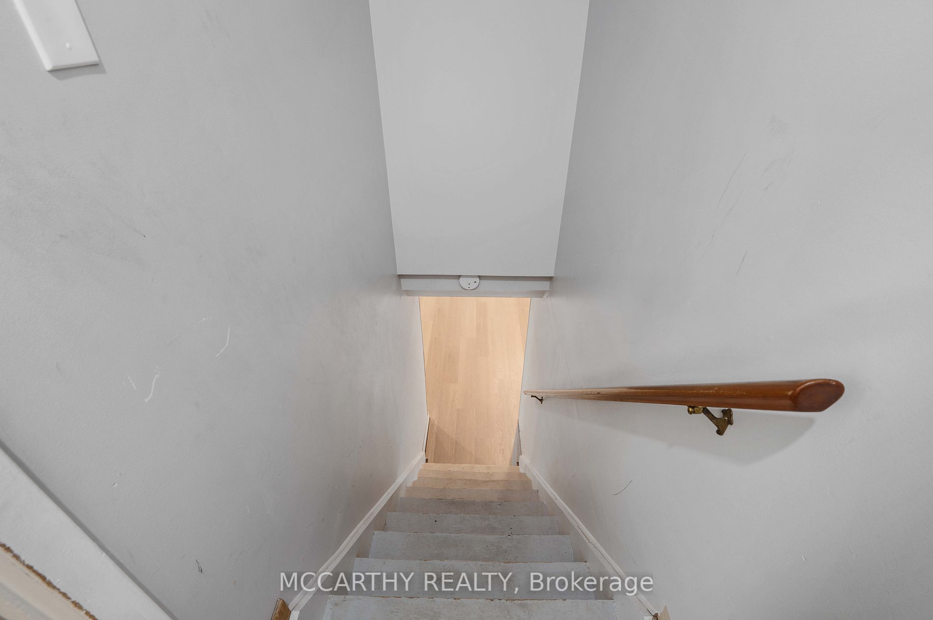 433 First Ave E Property Photo 11