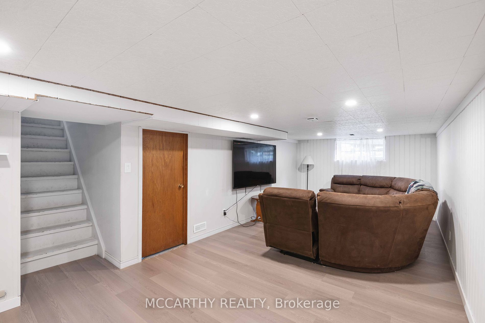 433 First Ave E Property Photo 13